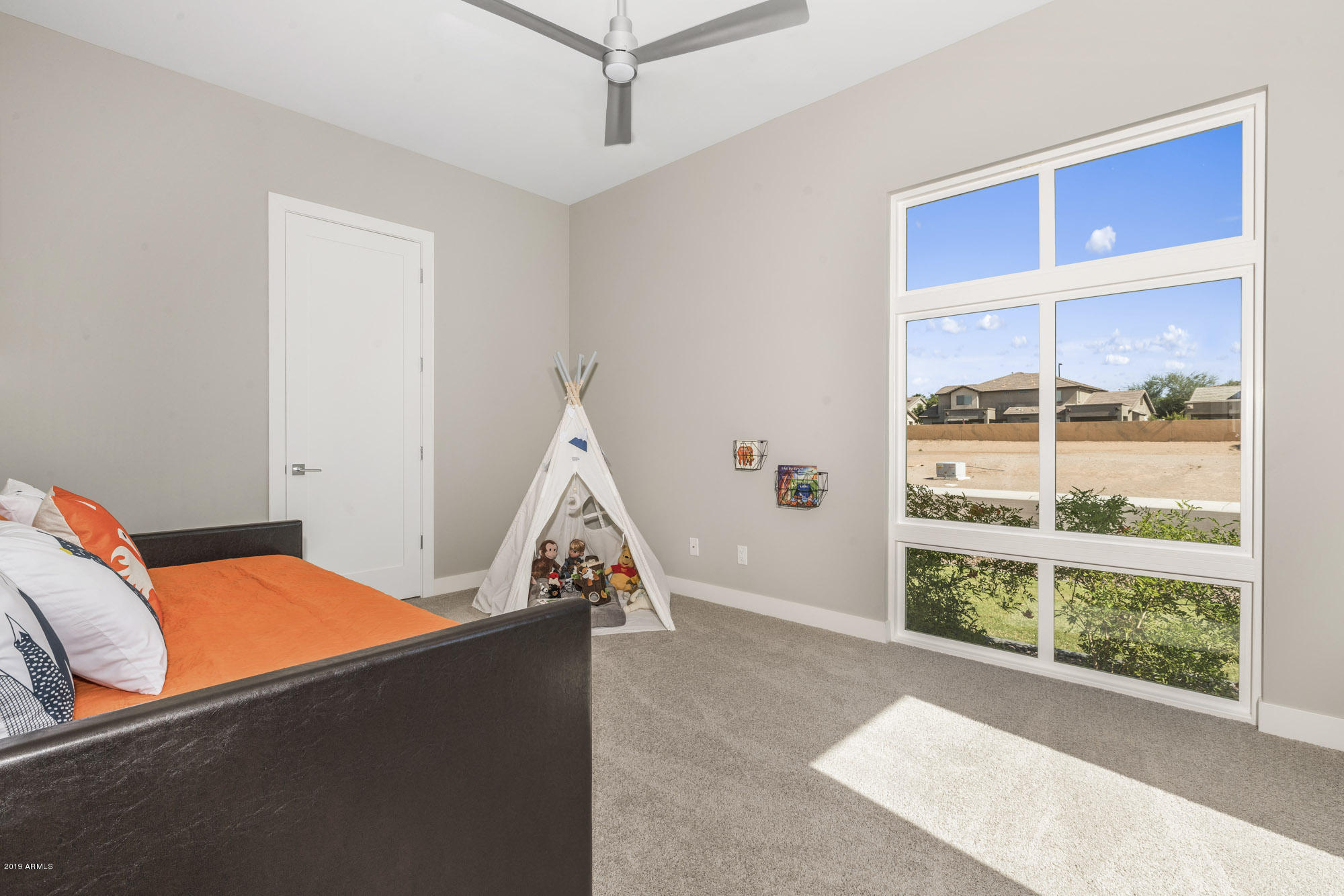 2911 S SANDSTONE Court