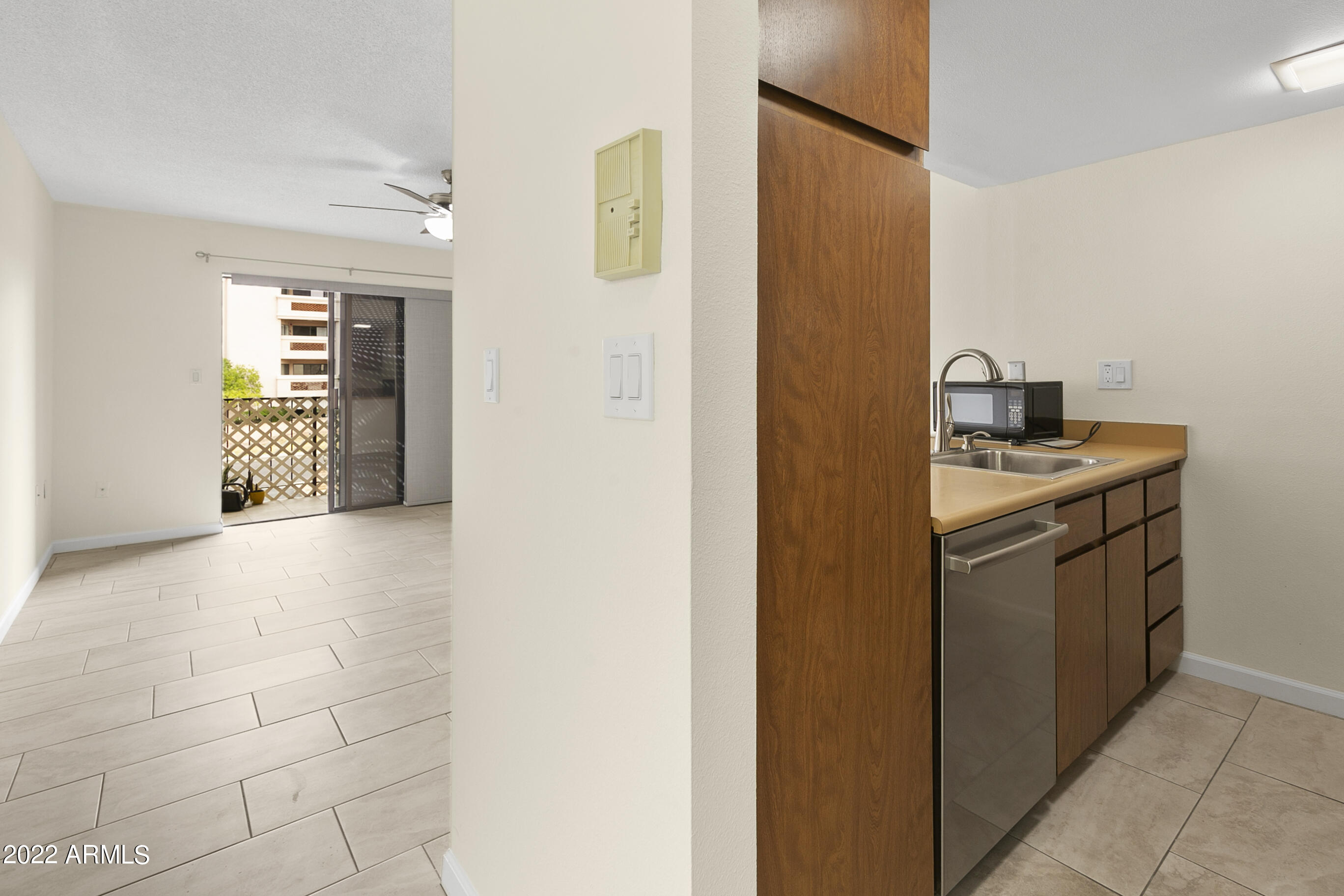 3033 E DEVONSHIRE Avenue # 2008