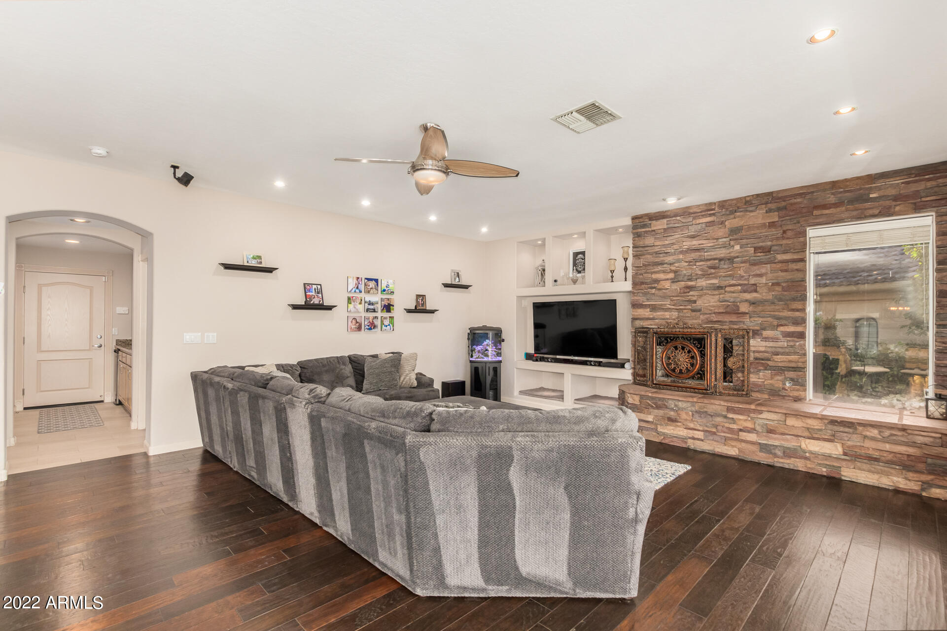 1410 E VILLA MARIA Drive
