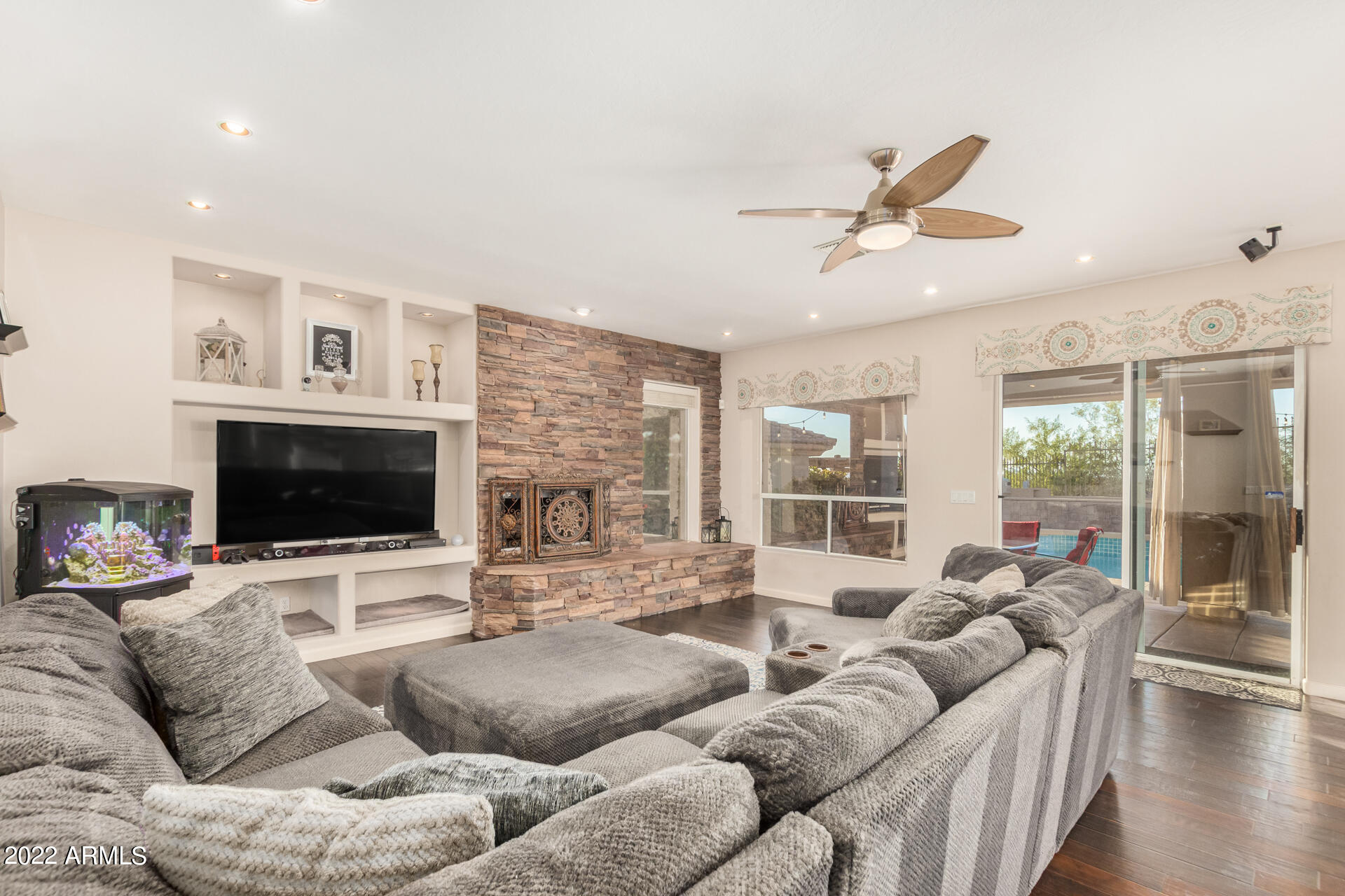 1410 E VILLA MARIA Drive