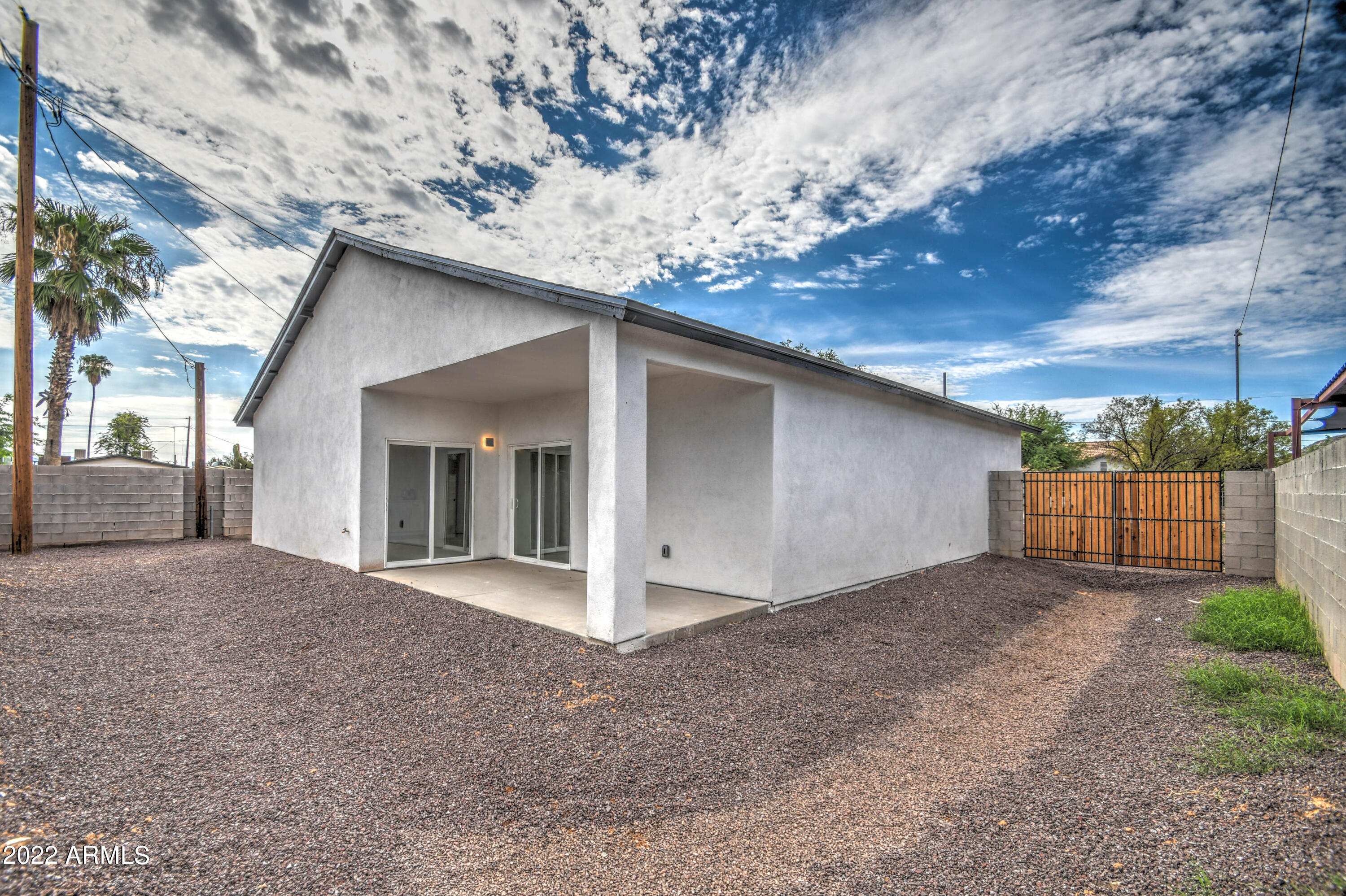 2640 E BEVERLY Lane E