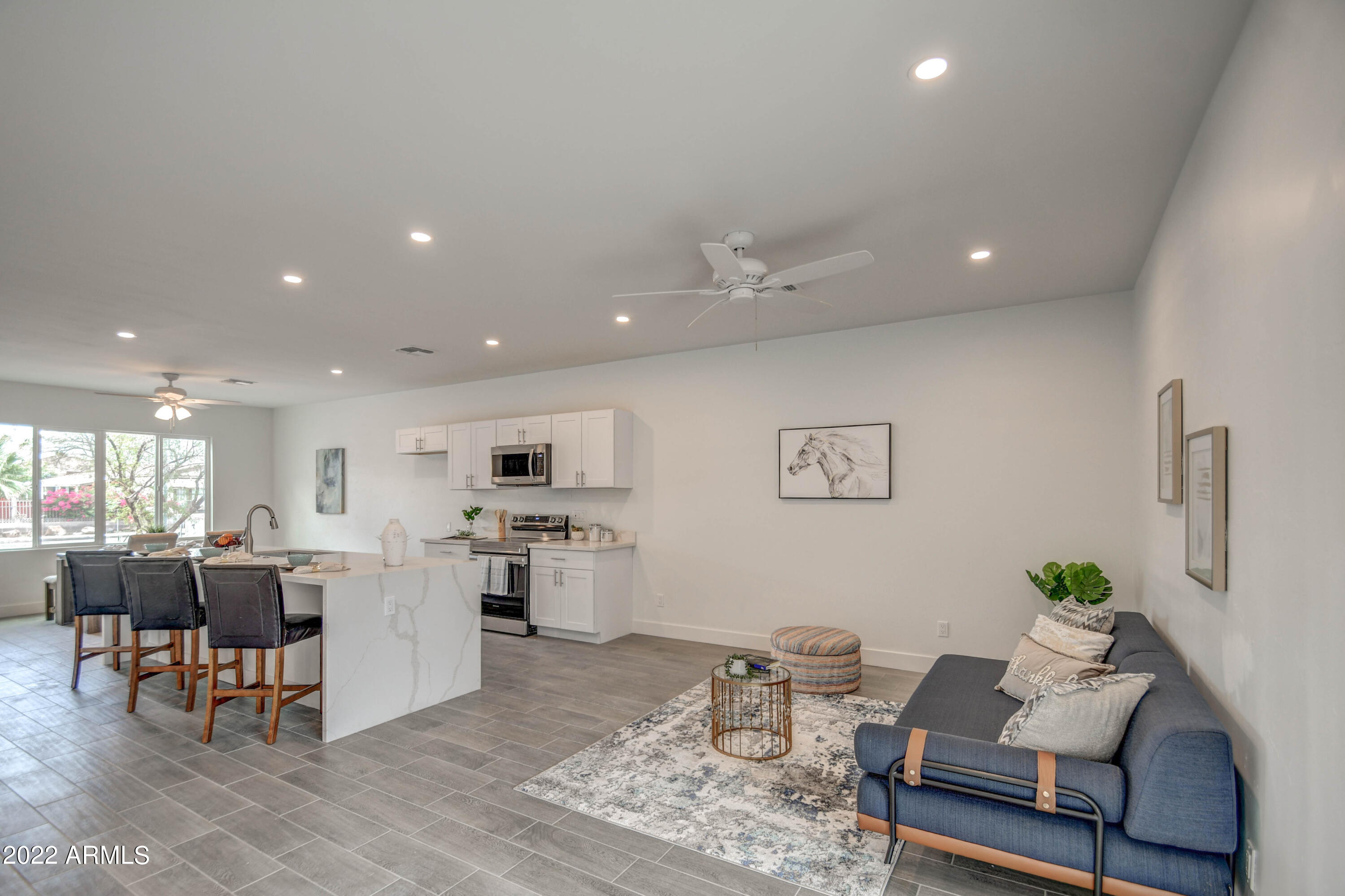 2640 E BEVERLY Lane E