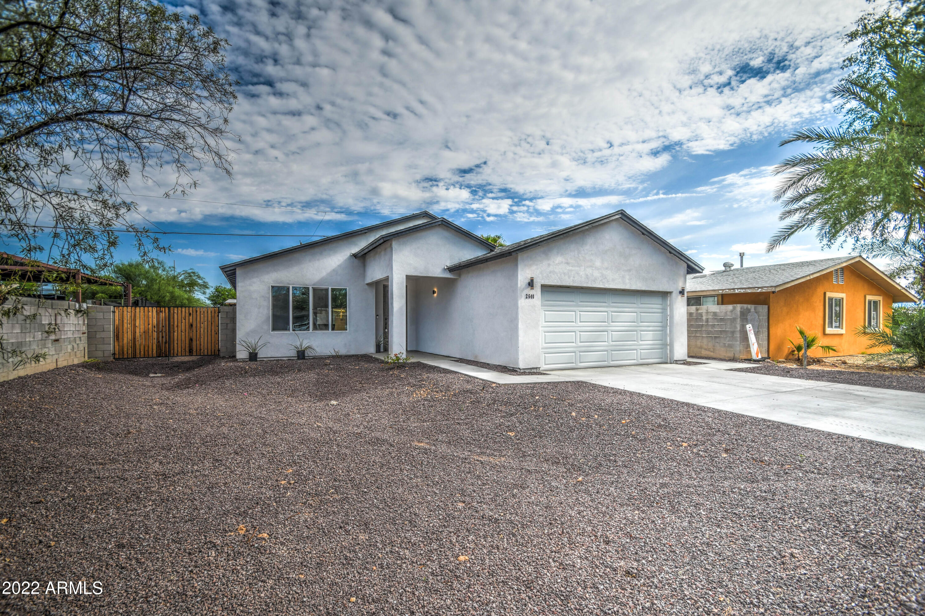 2640 E BEVERLY Lane E
