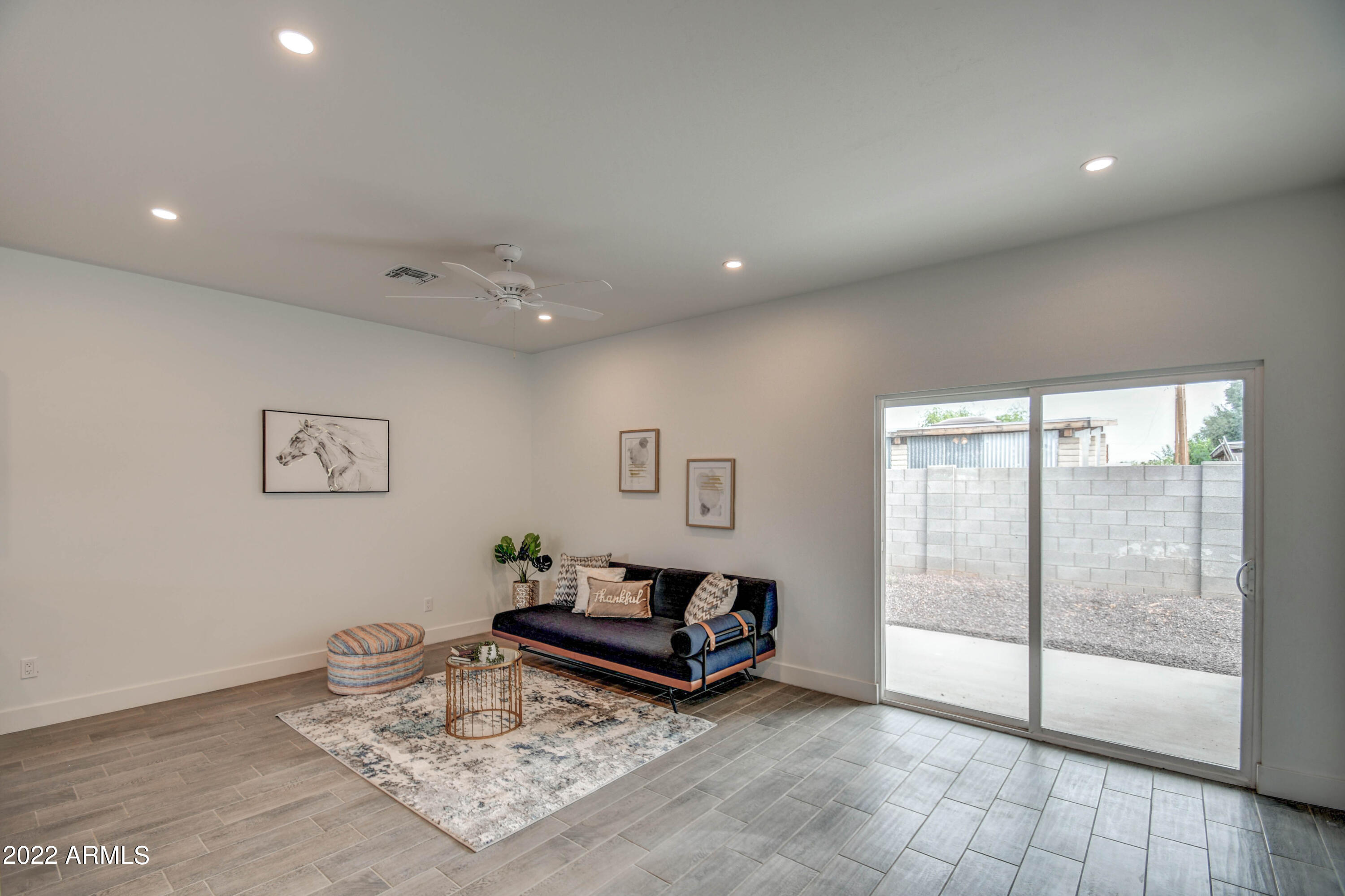 2640 E BEVERLY Lane E