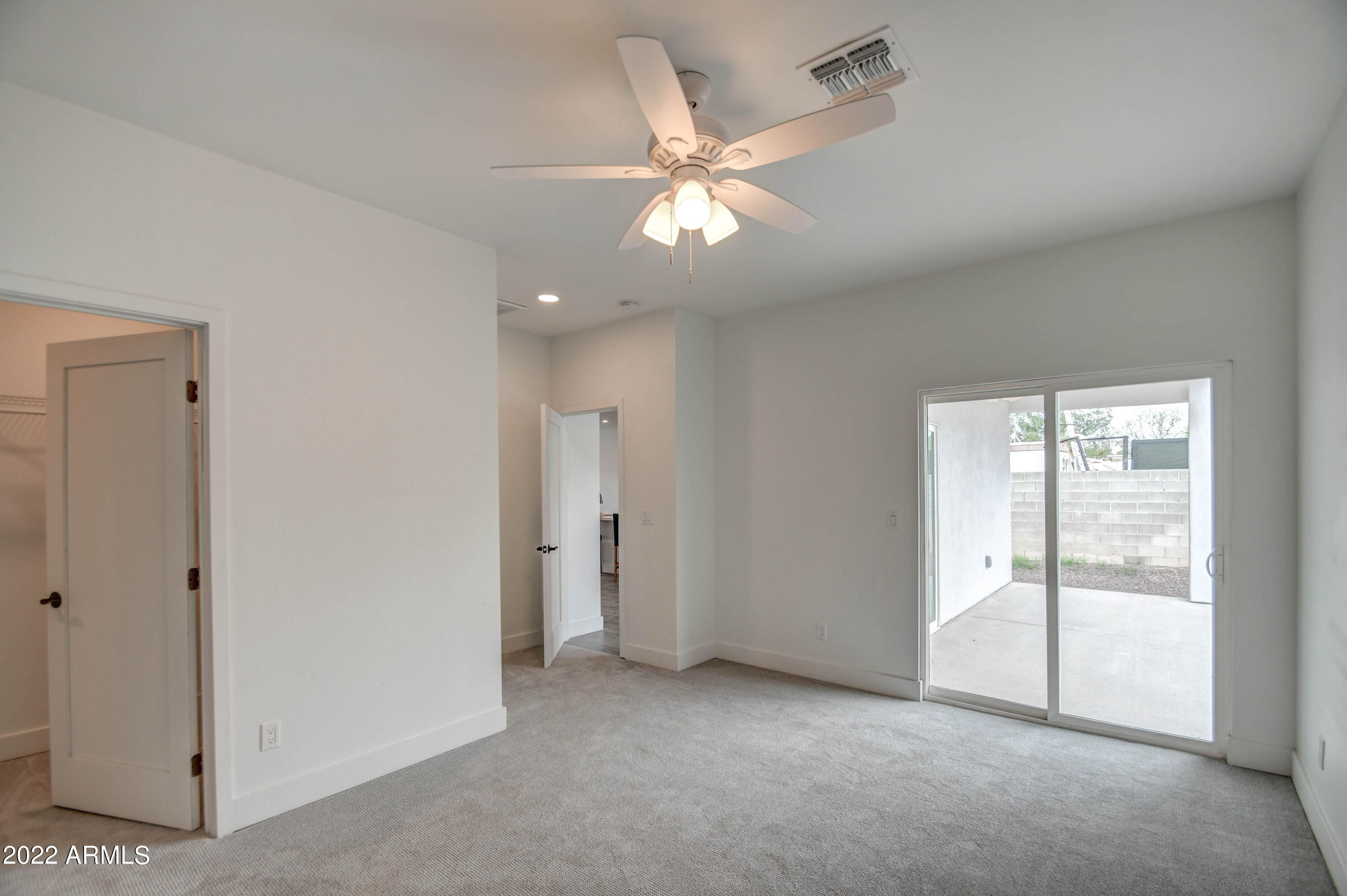 2640 E BEVERLY Lane E