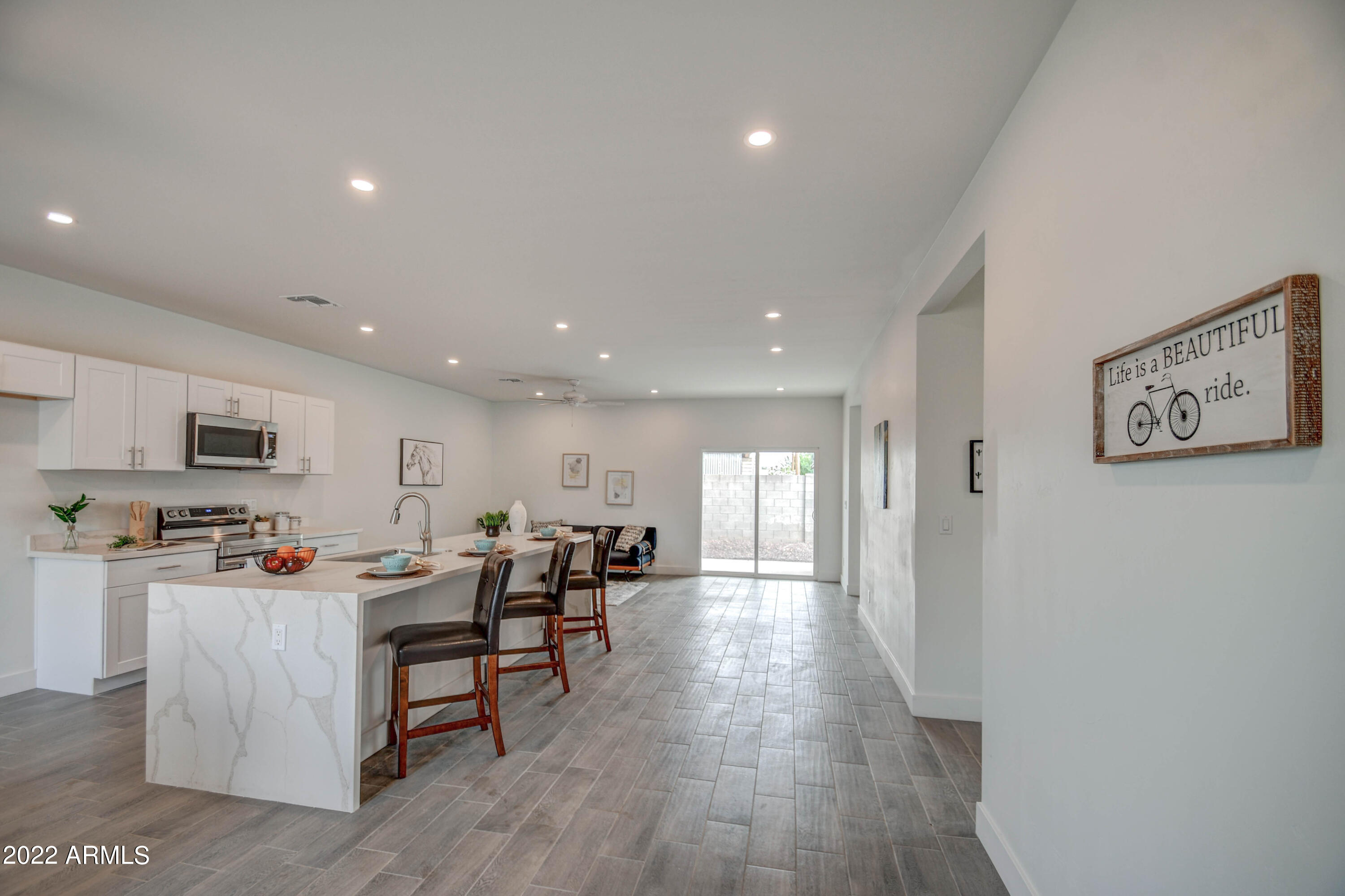 2640 E BEVERLY Lane E