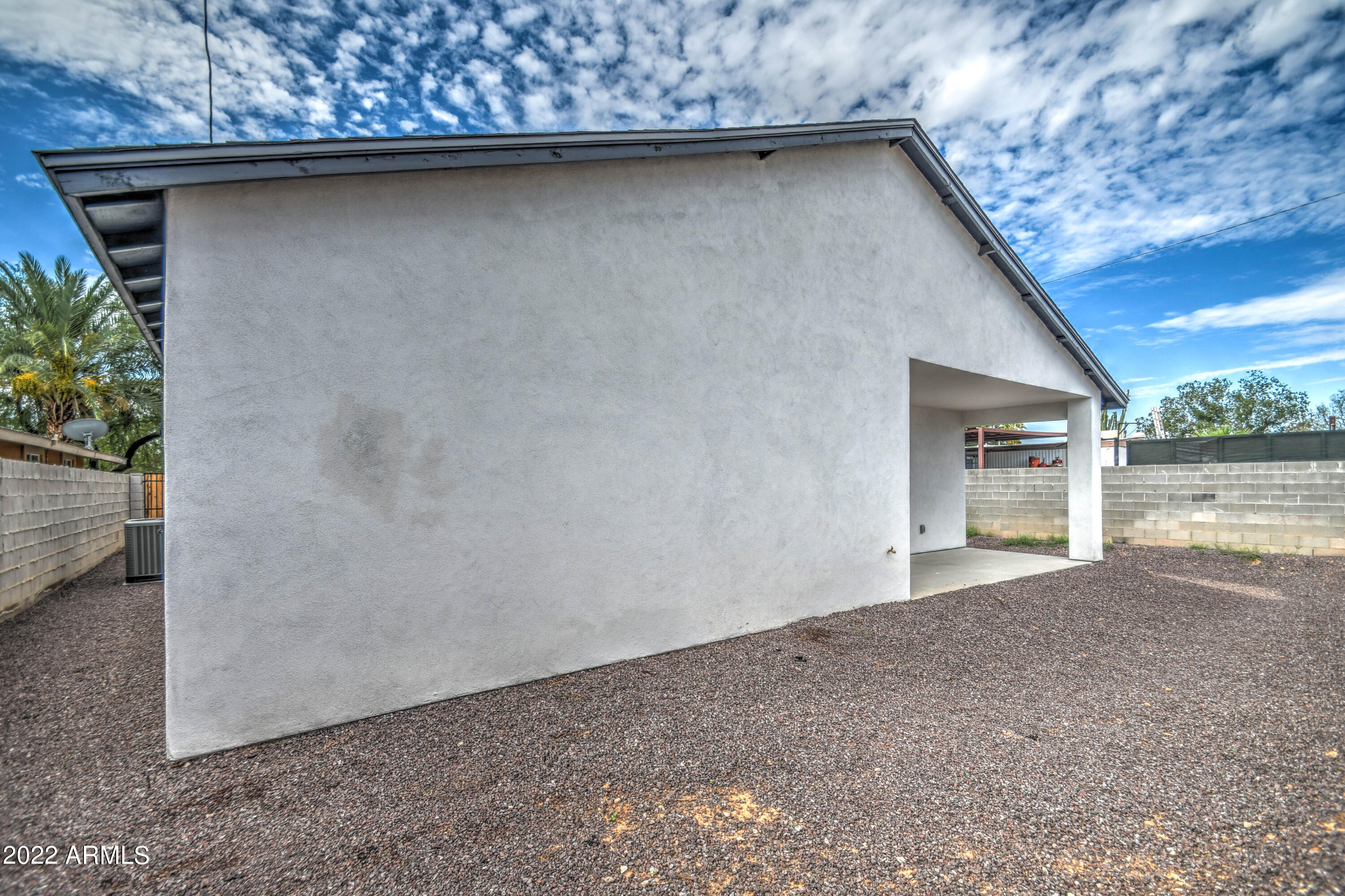 2640 E BEVERLY Lane E