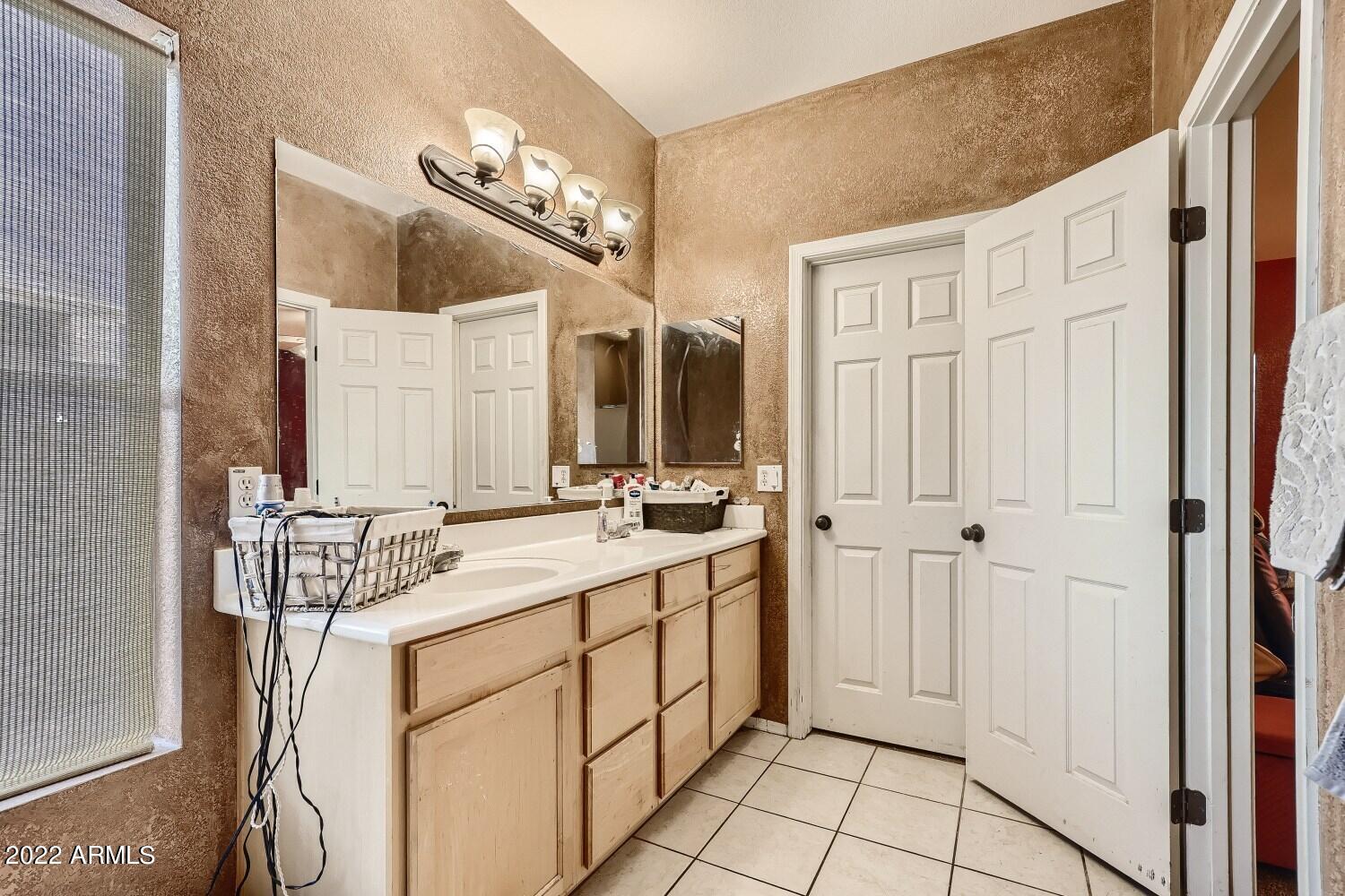 1309 E BETH Drive