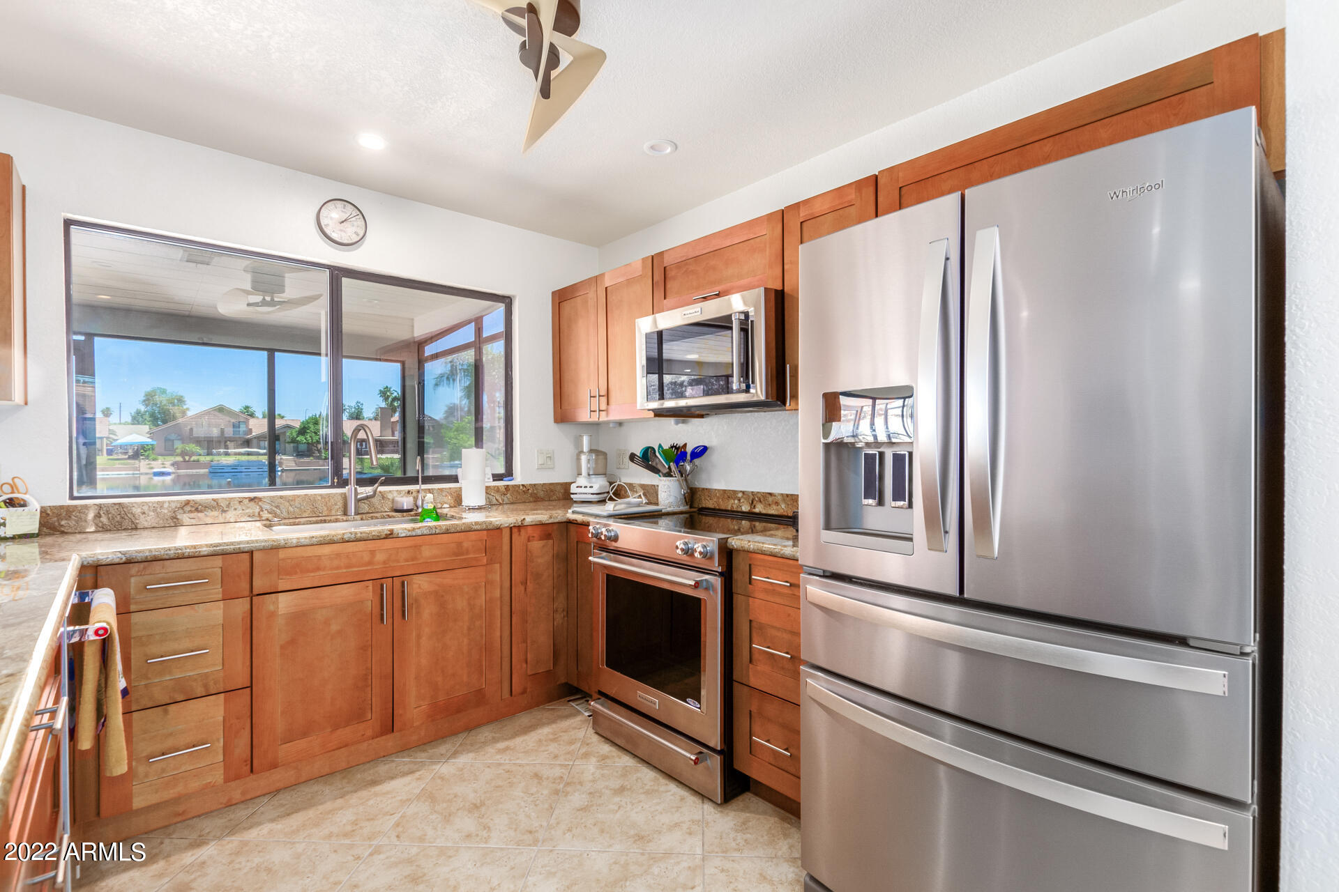 125 S LAKEVIEW Boulevard