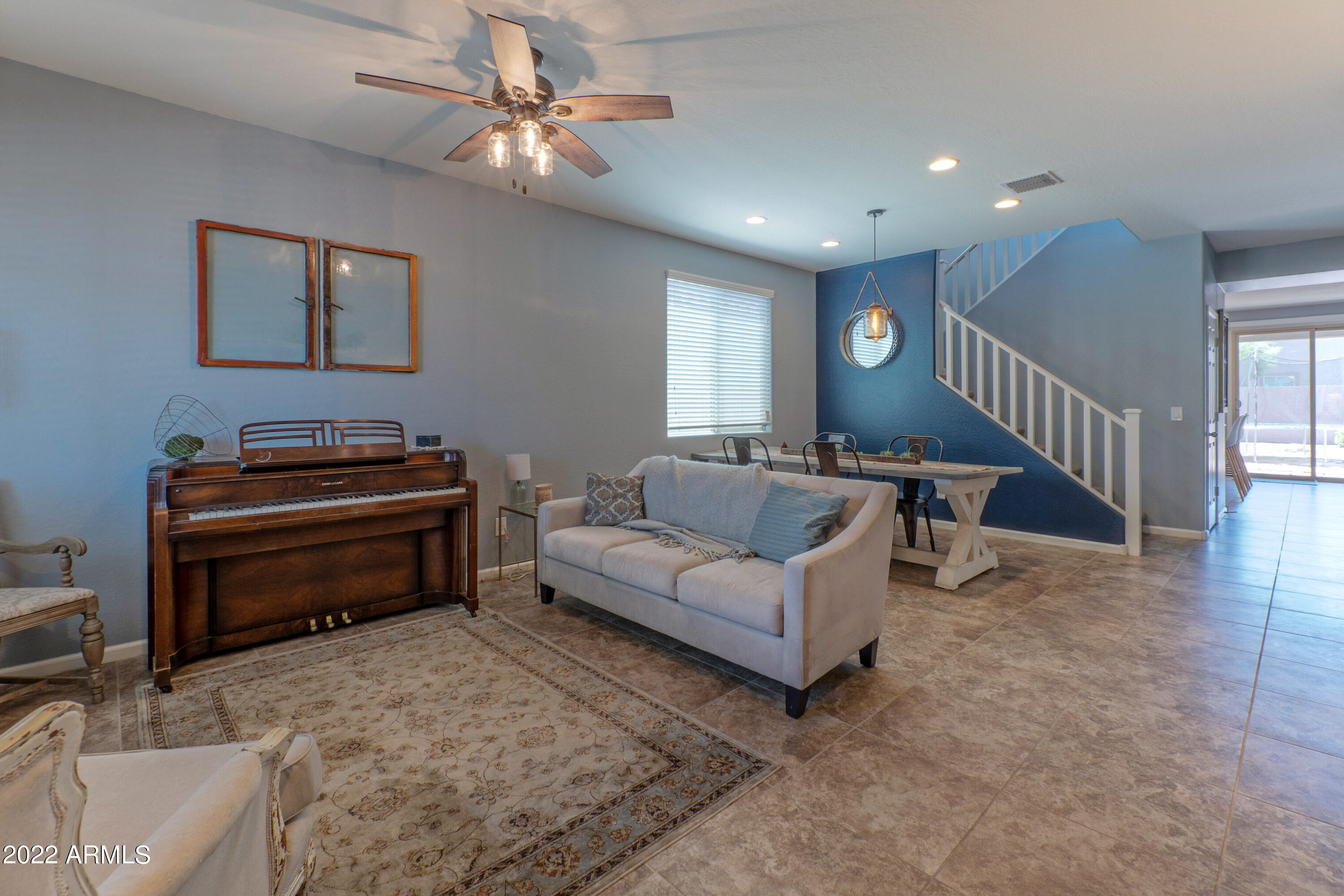 3919 E NARROWLEAF Drive