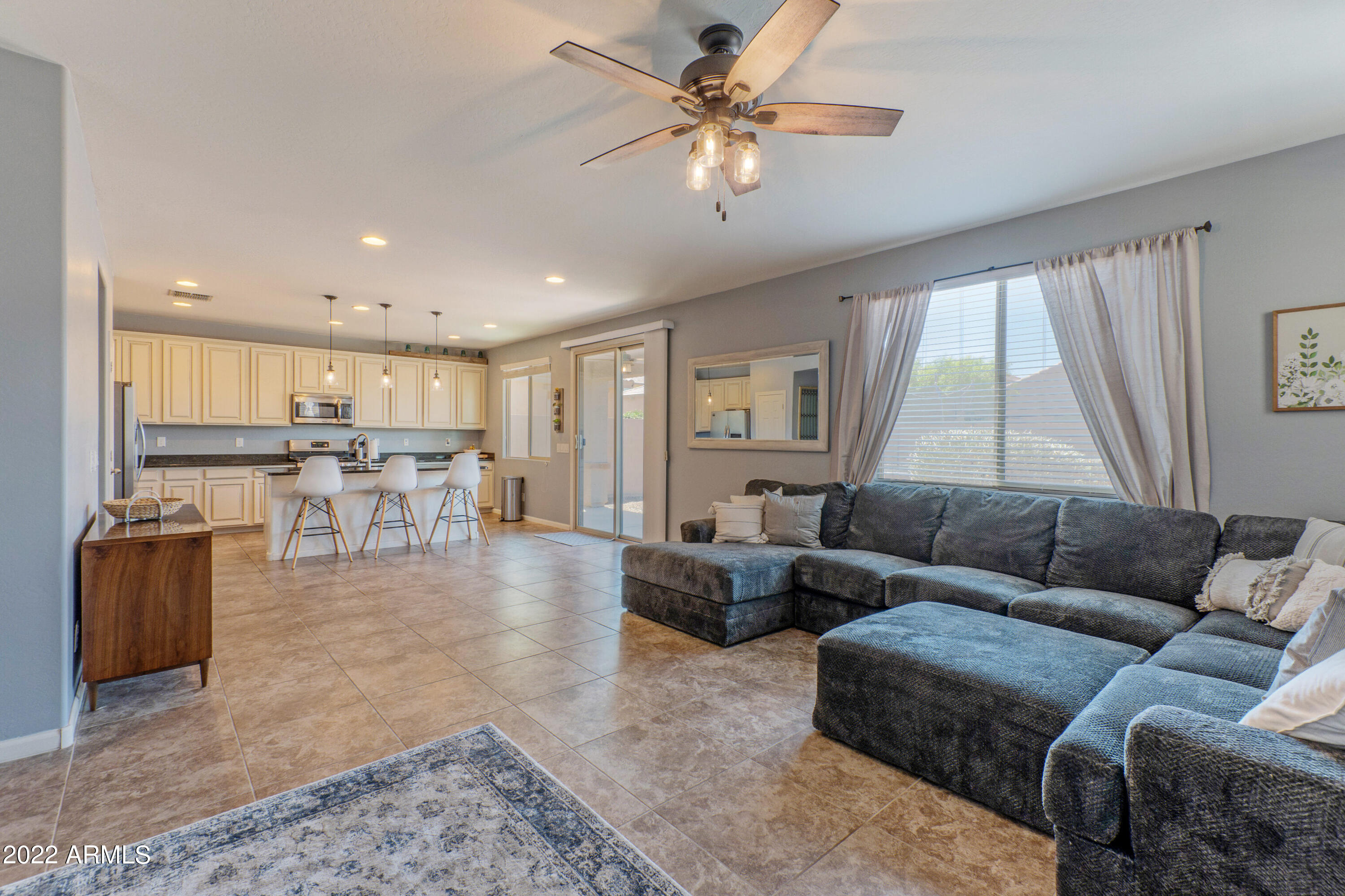 3919 E NARROWLEAF Drive