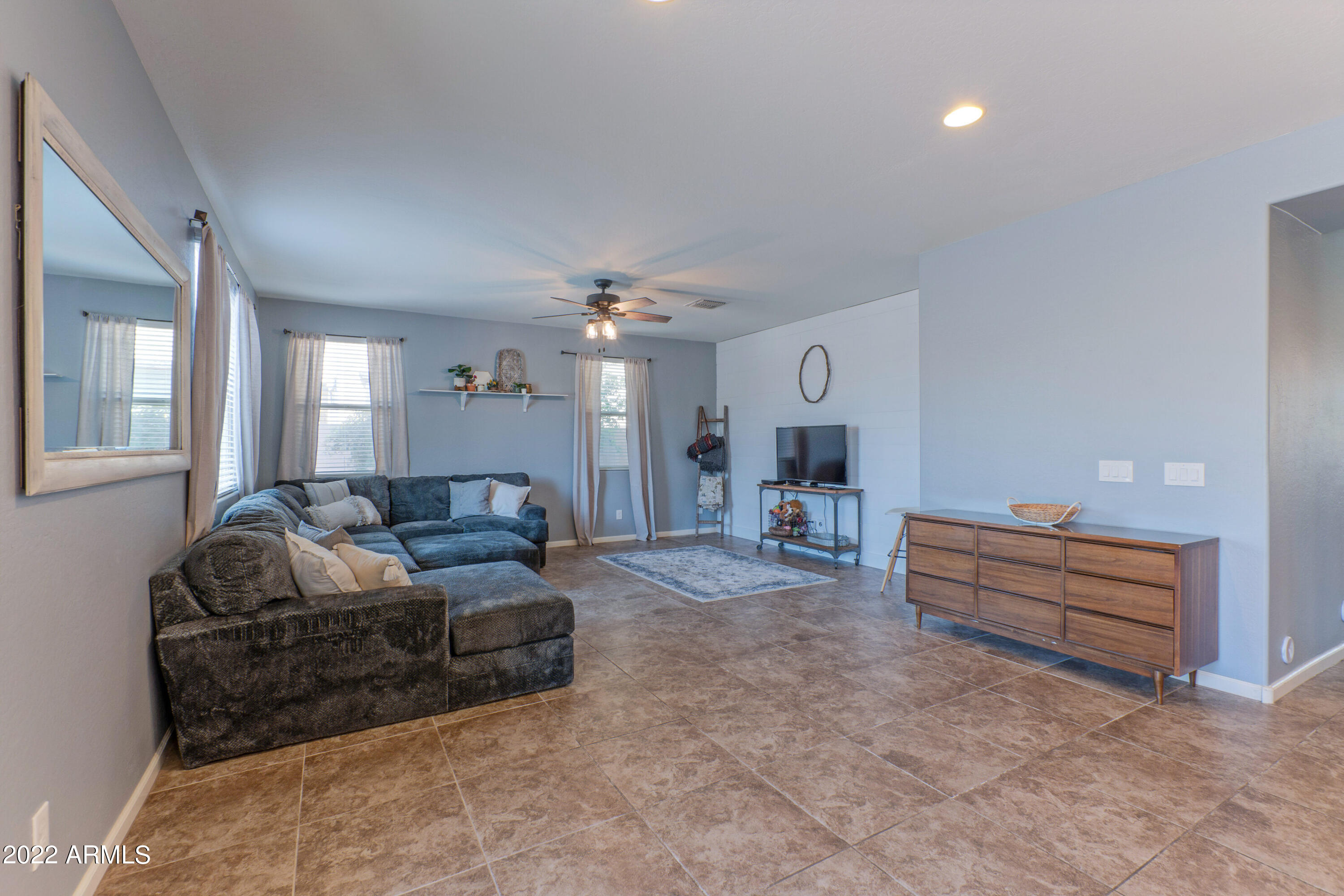 3919 E NARROWLEAF Drive