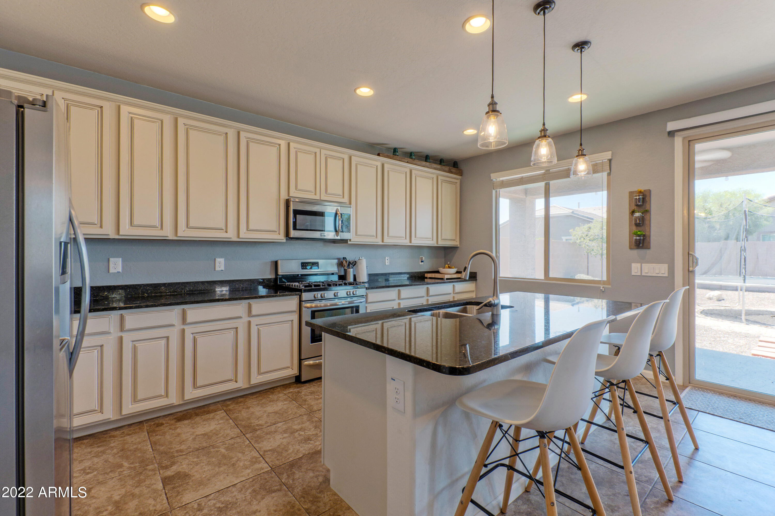 3919 E NARROWLEAF Drive