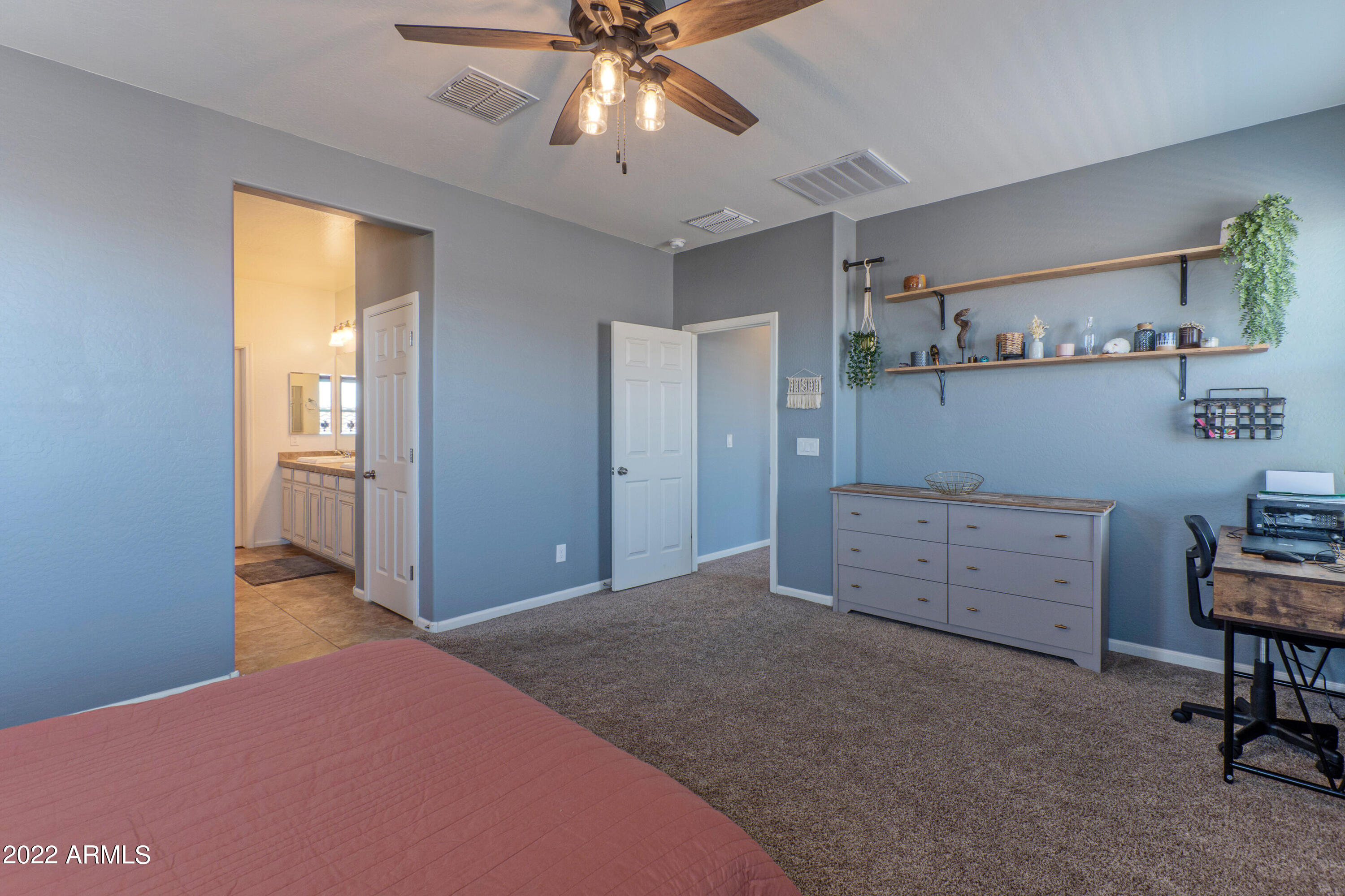 3919 E NARROWLEAF Drive