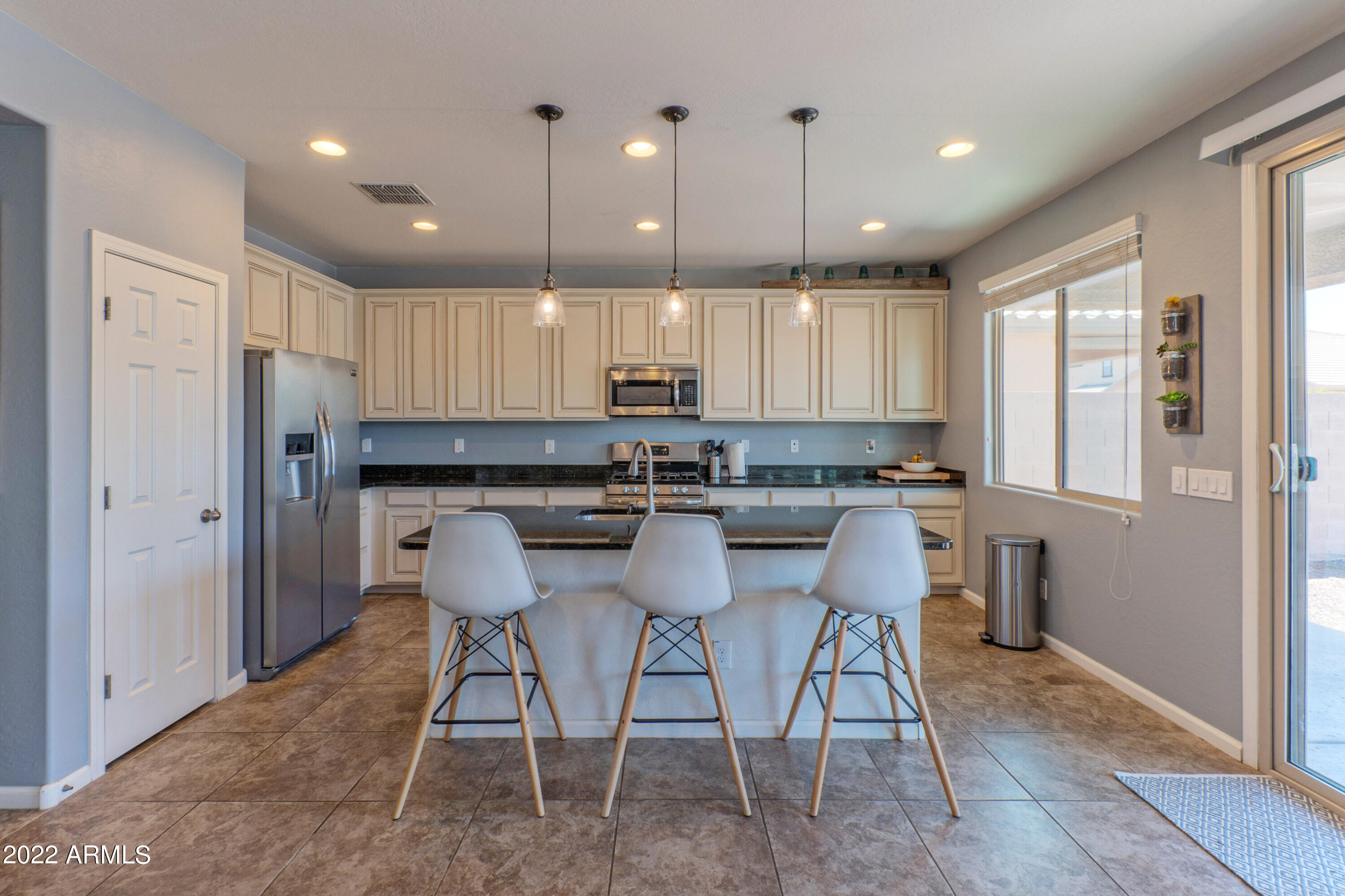 3919 E NARROWLEAF Drive