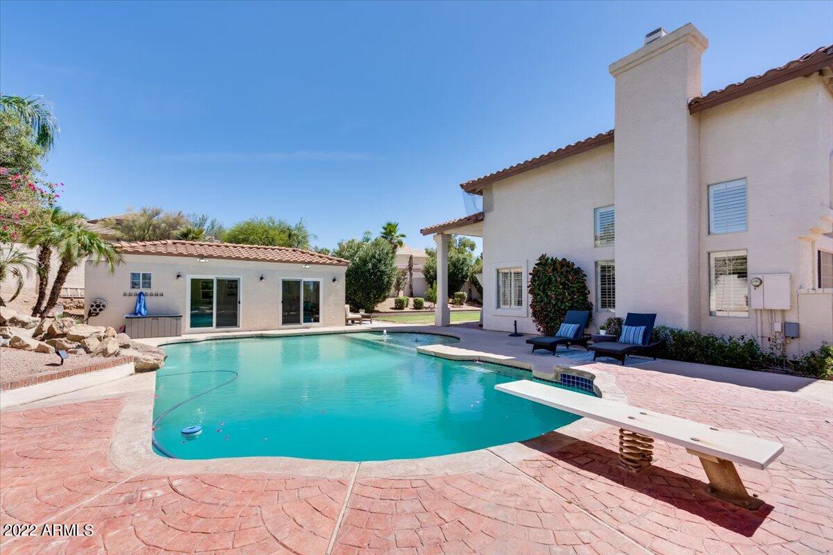 2901 E Acoma Drive