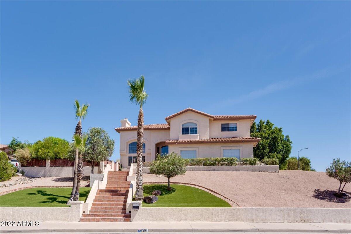 2901 E Acoma Drive