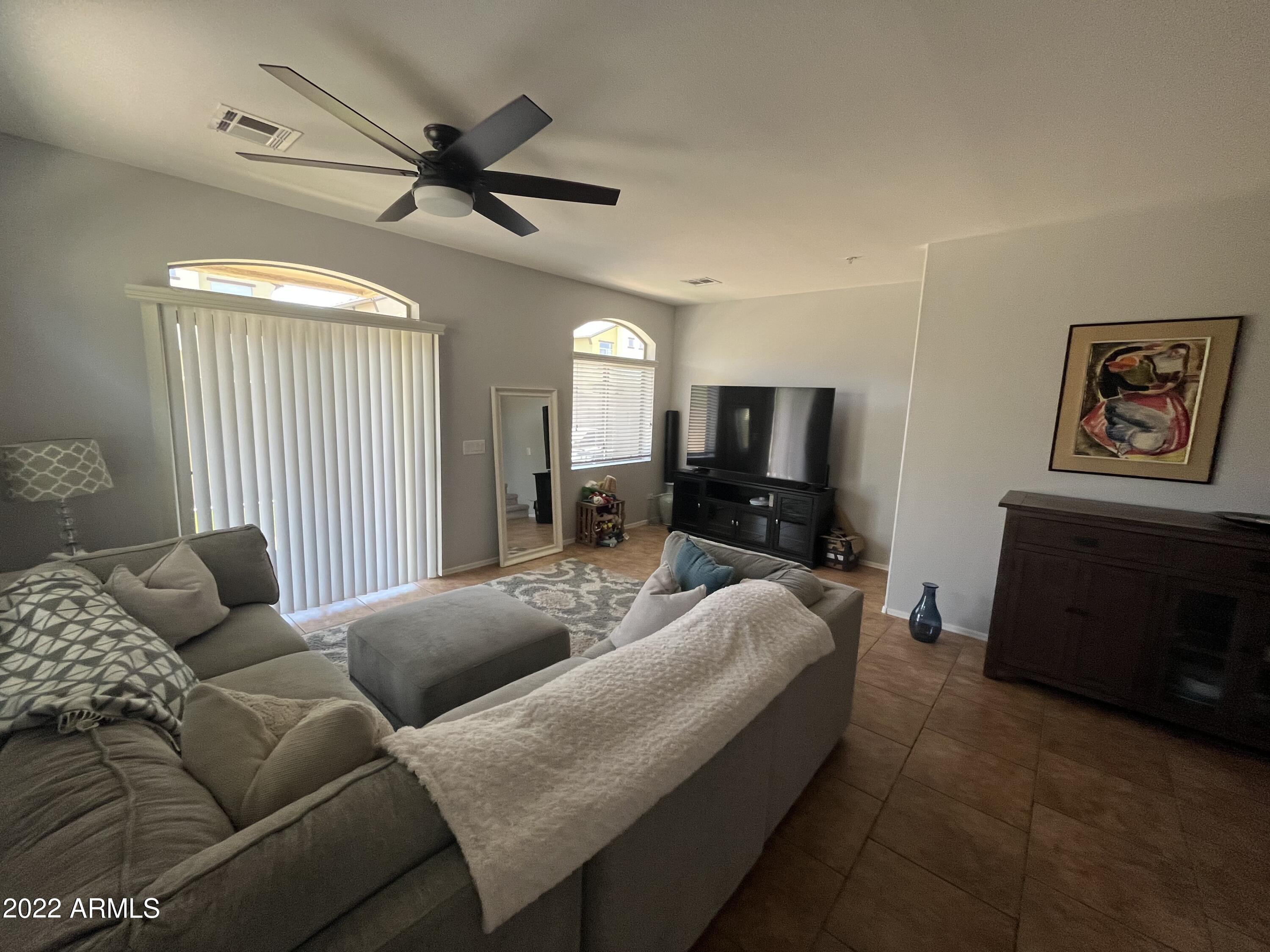 2725 E MINE CREEK Road # 1040