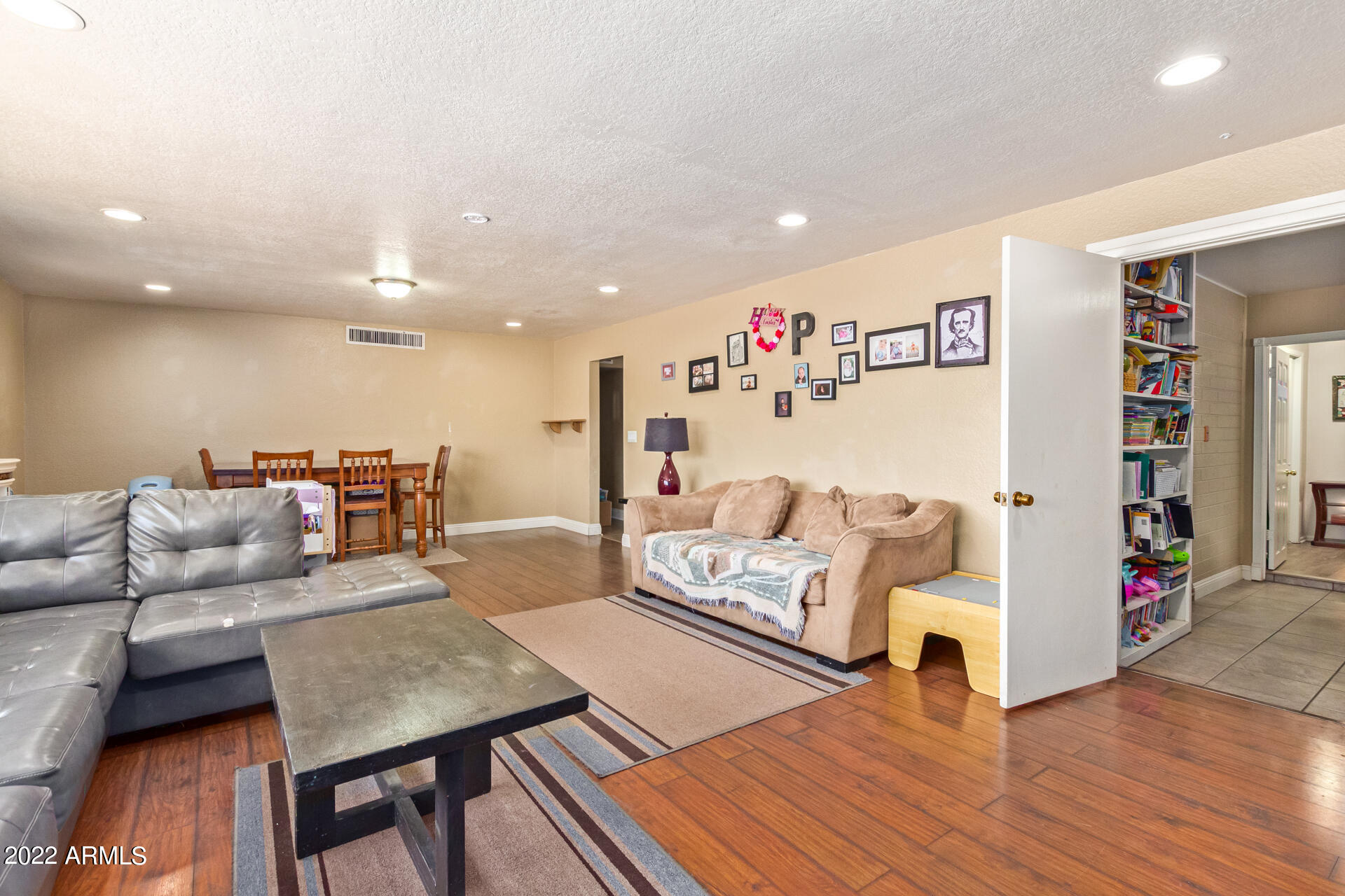 922 W 9TH Place