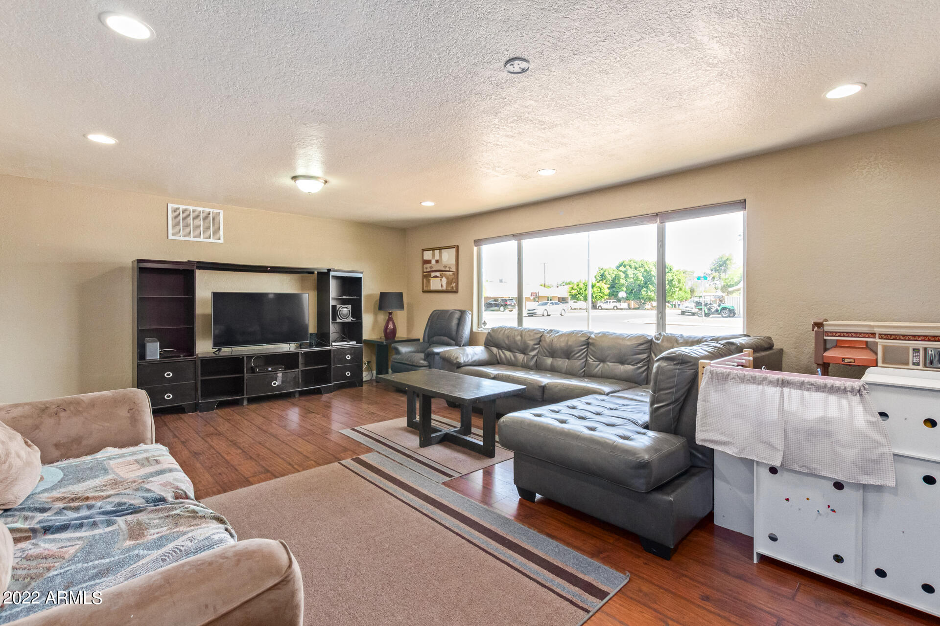 922 W 9TH Place