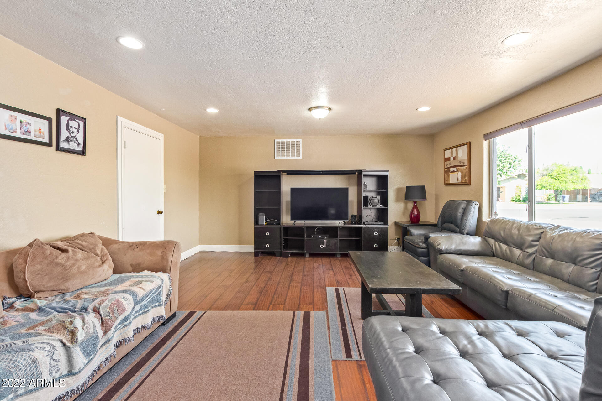 922 W 9TH Place
