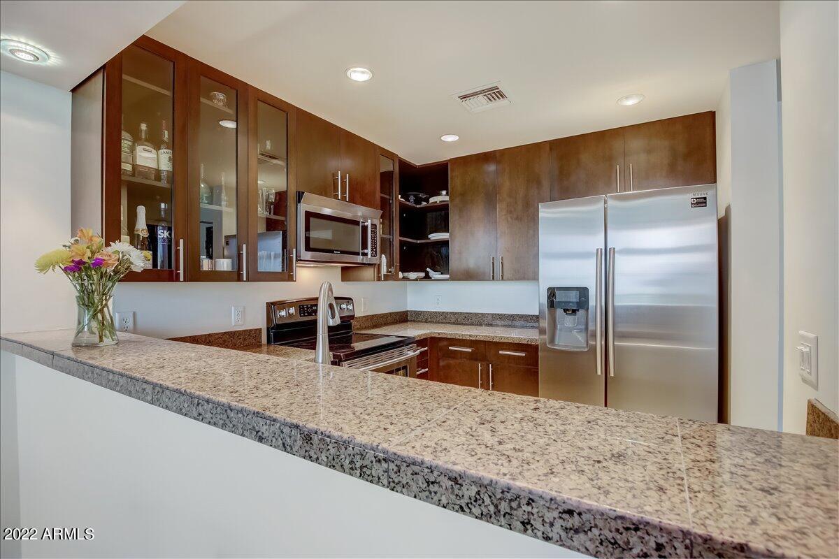 215 E MCKINLEY Street # 206