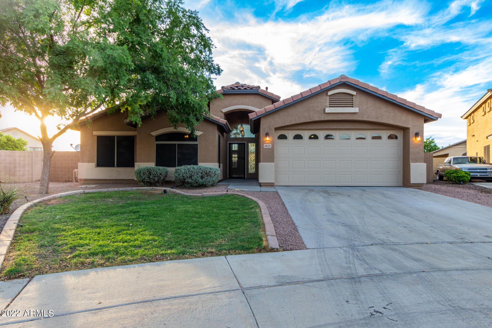 4820 W DESERT Lane