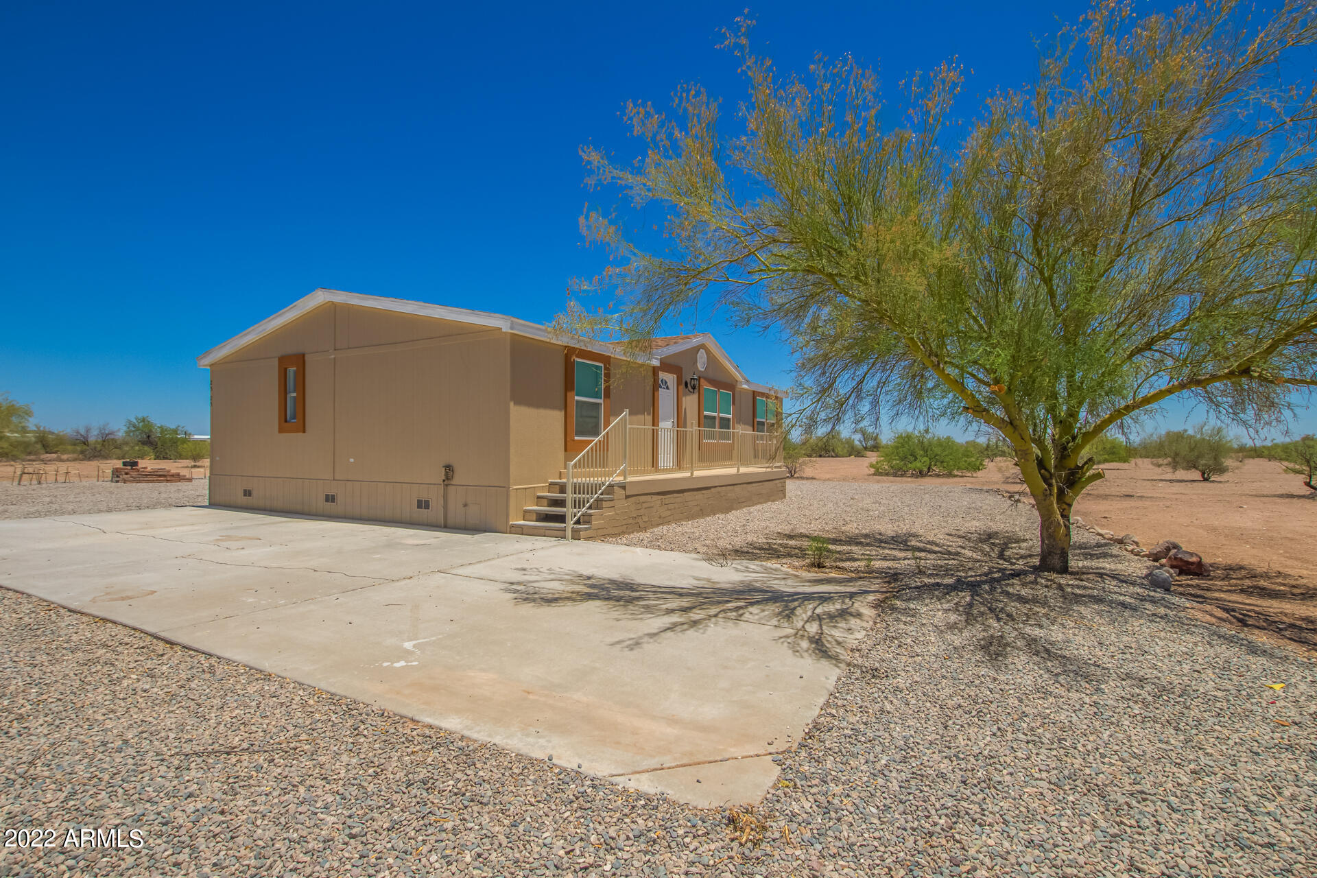 2525 N SADDLE Court