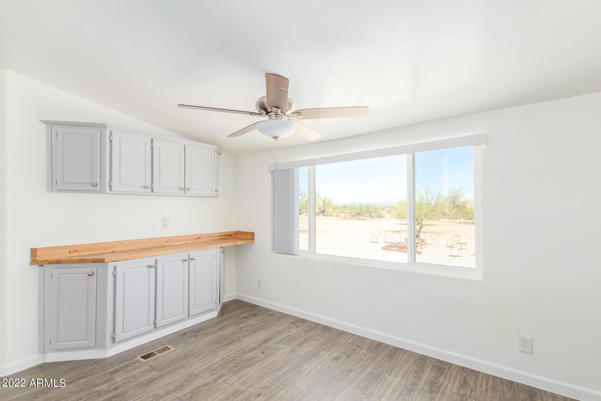 2525 N SADDLE Court