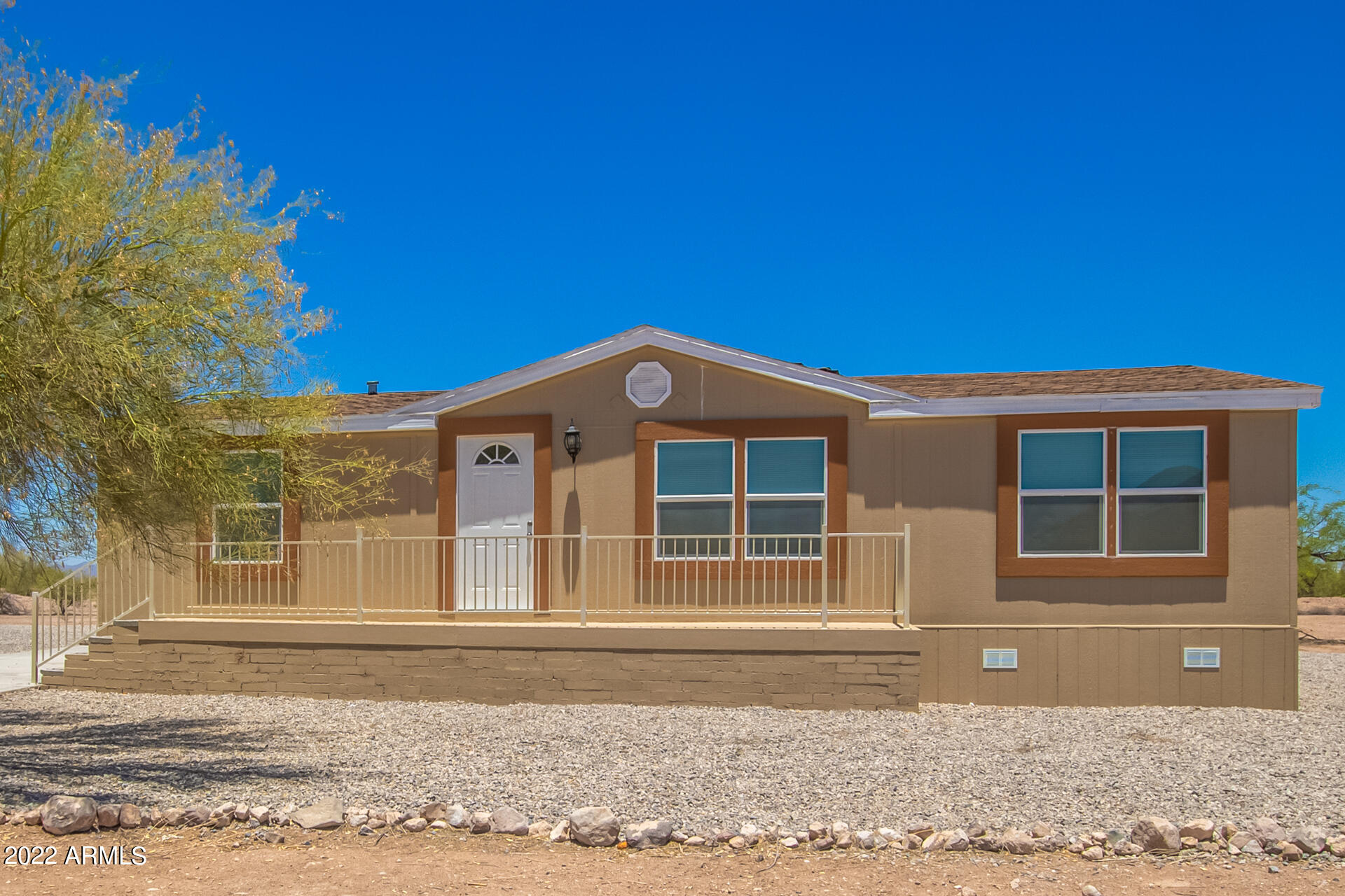 2525 N SADDLE Court