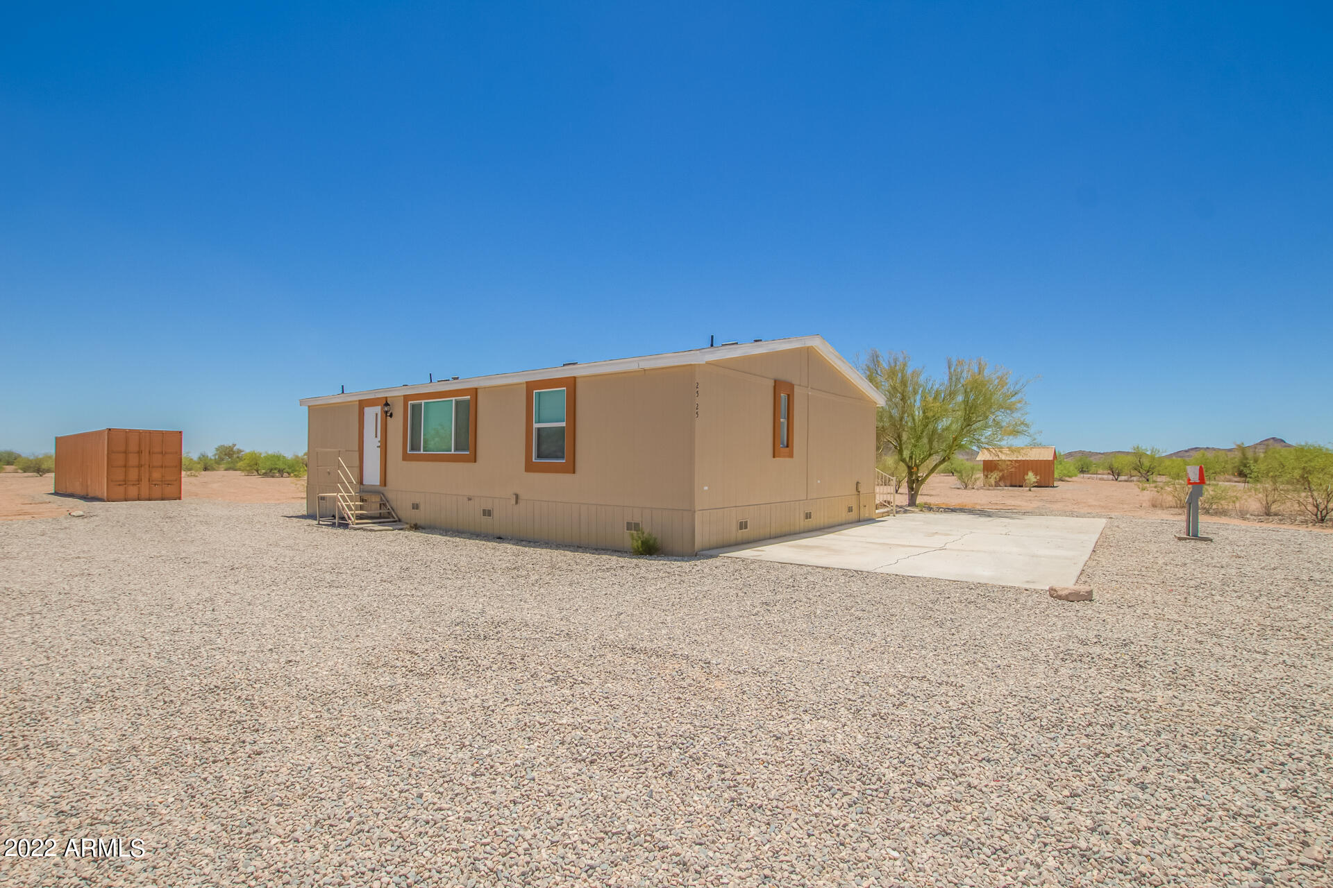 2525 N SADDLE Court