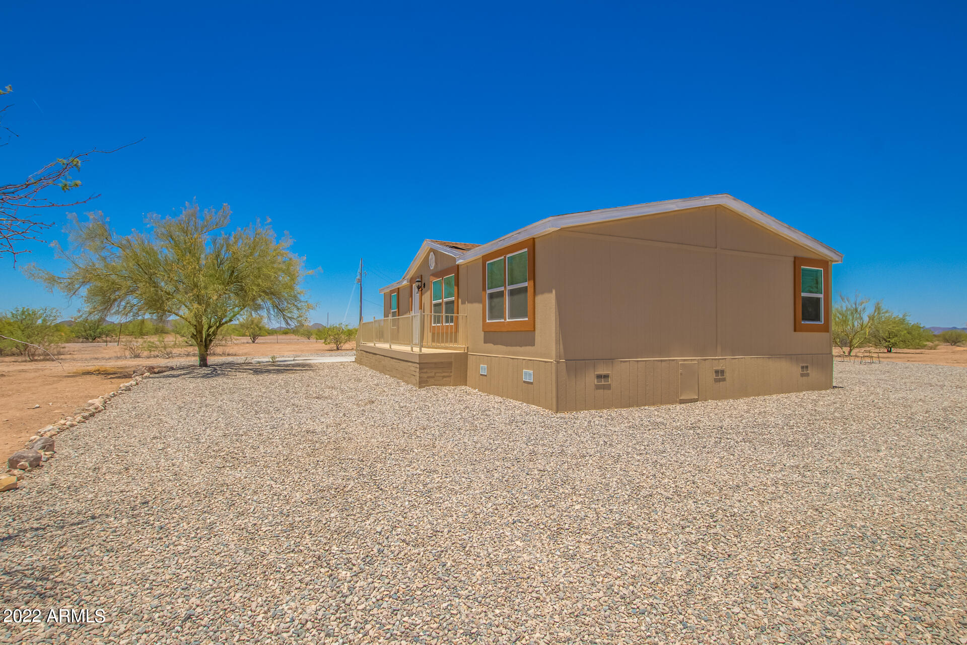 2525 N SADDLE Court