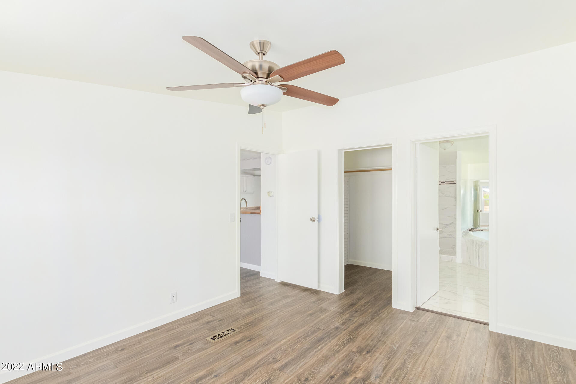 2525 N SADDLE Court