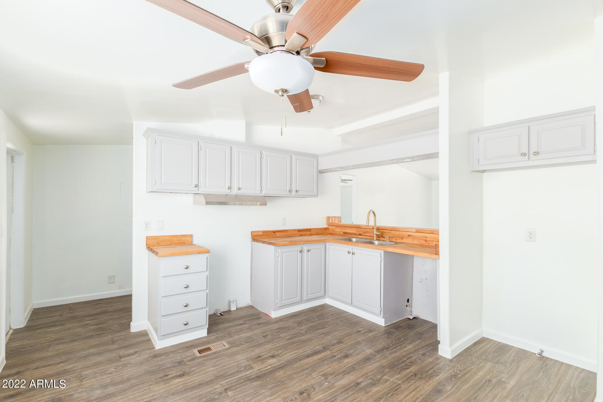 2525 N SADDLE Court