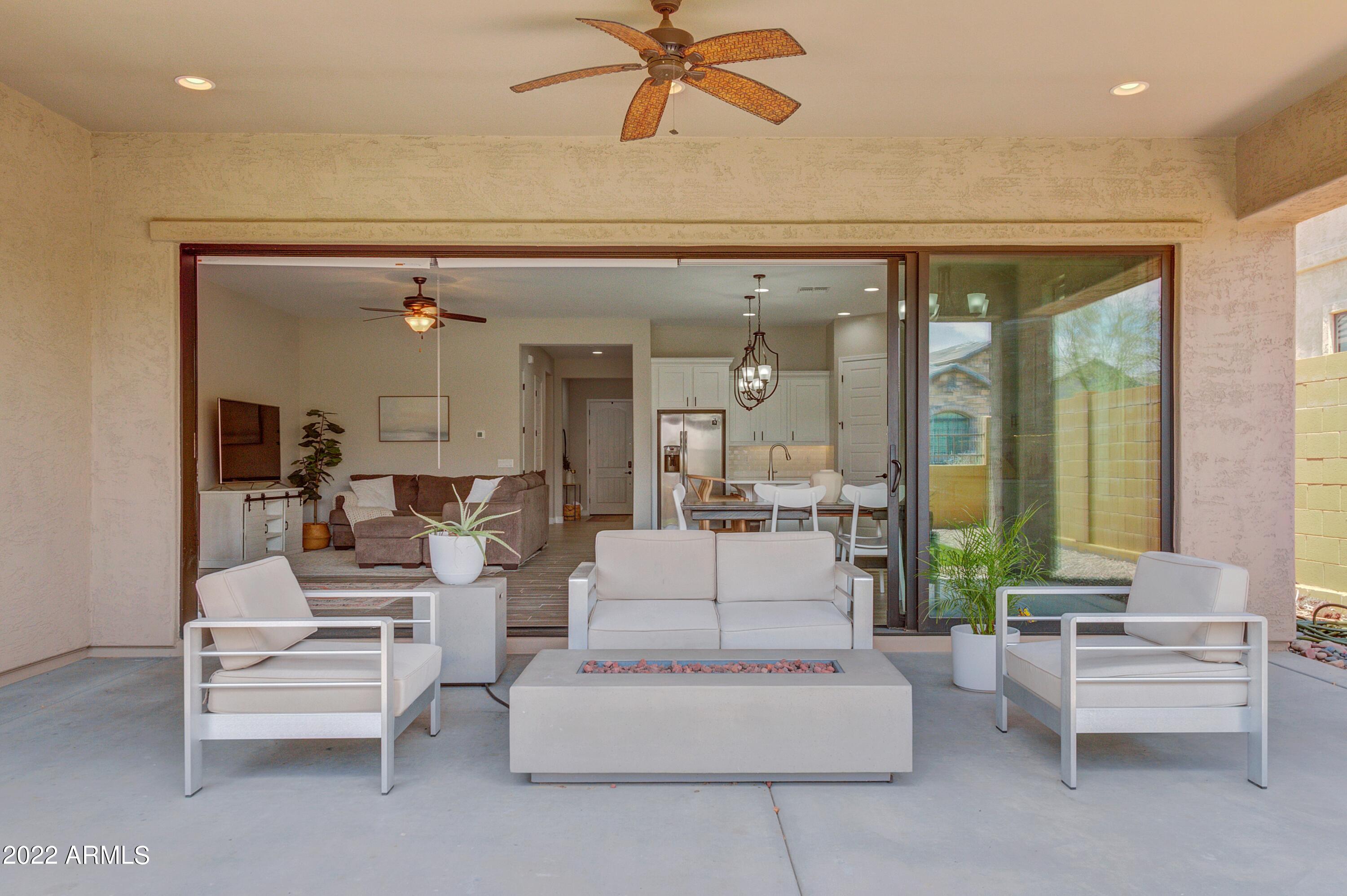 2121 N Red Cliff