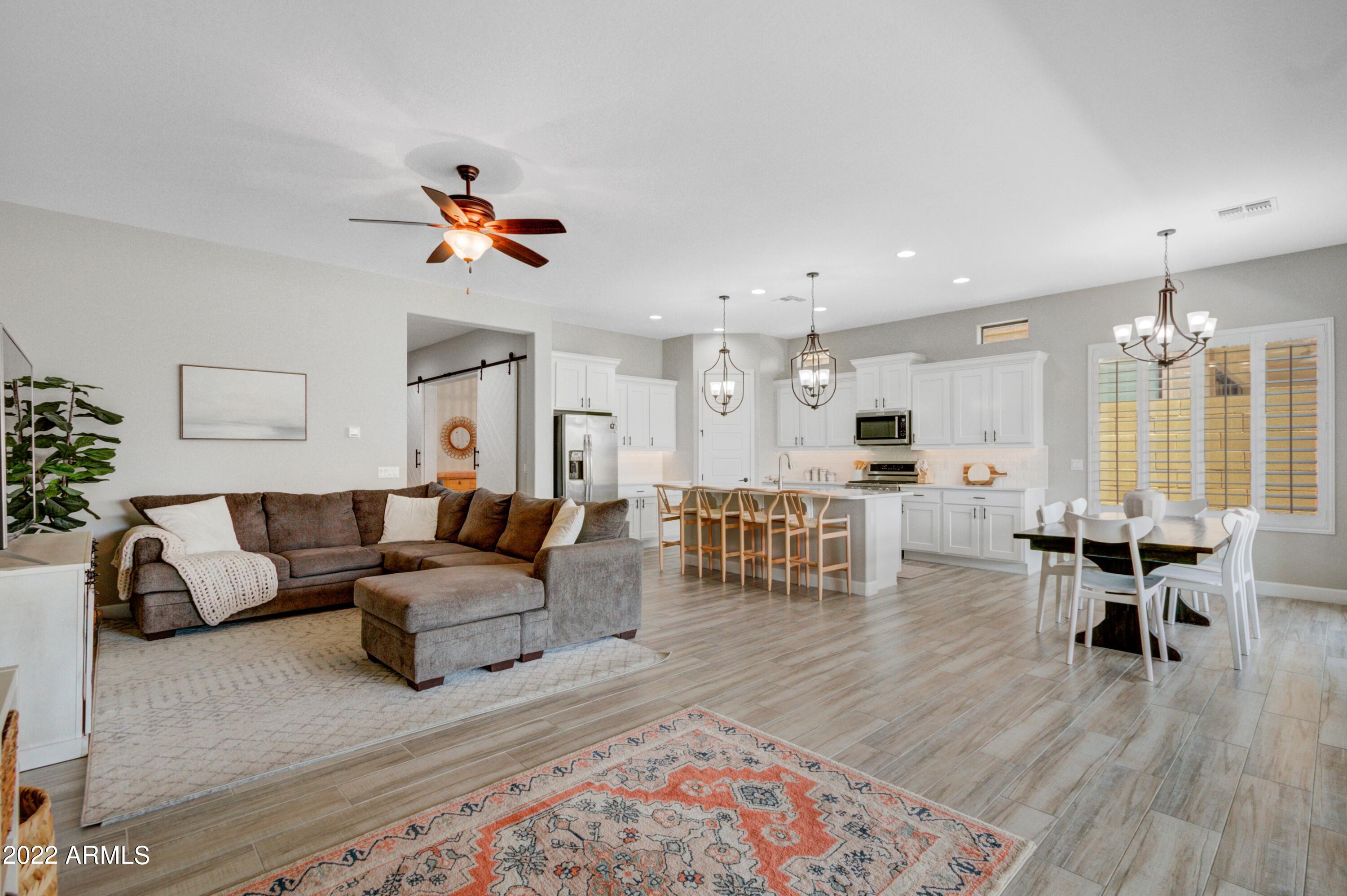 2121 N Red Cliff