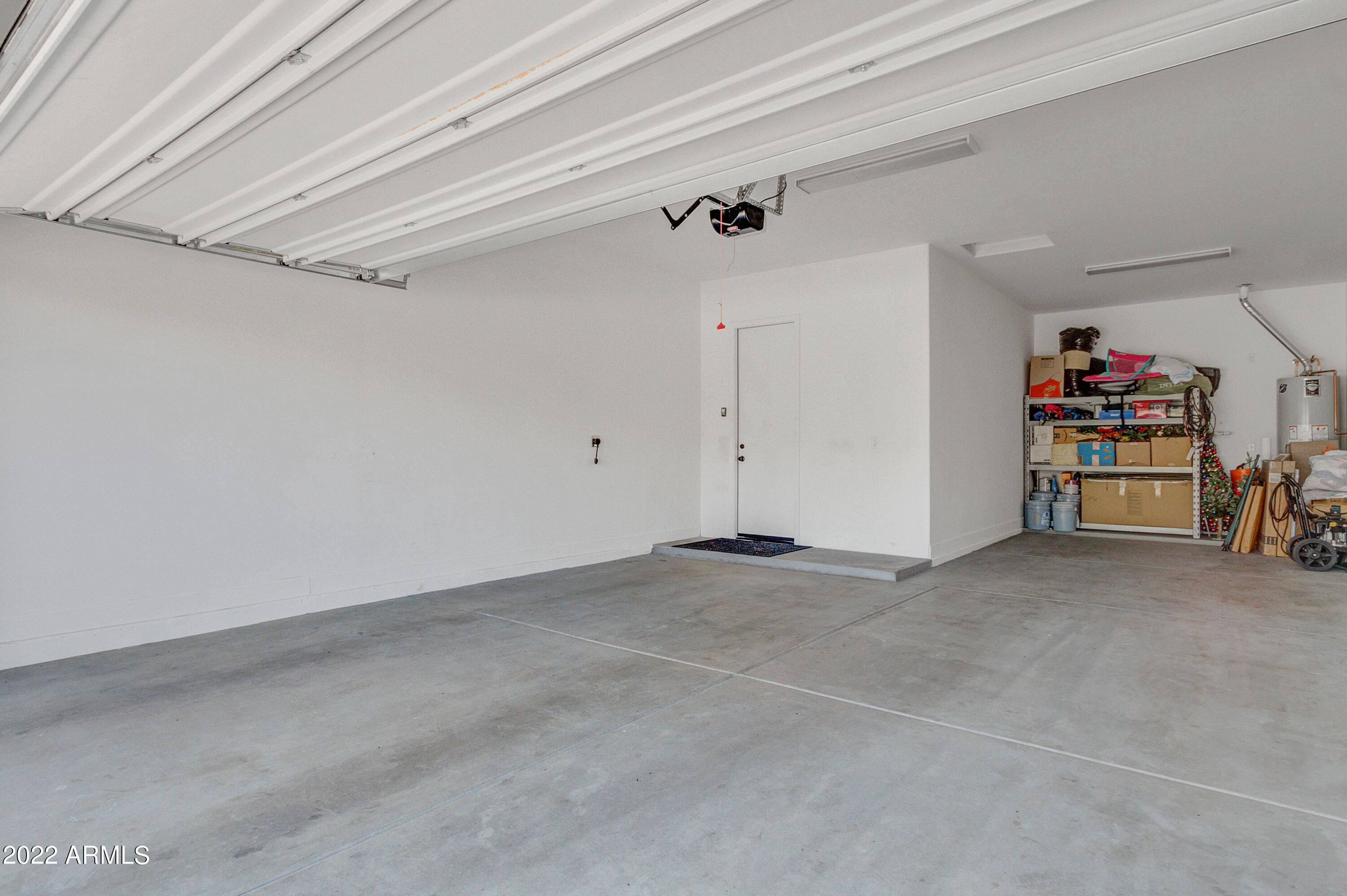 2121 N Red Cliff