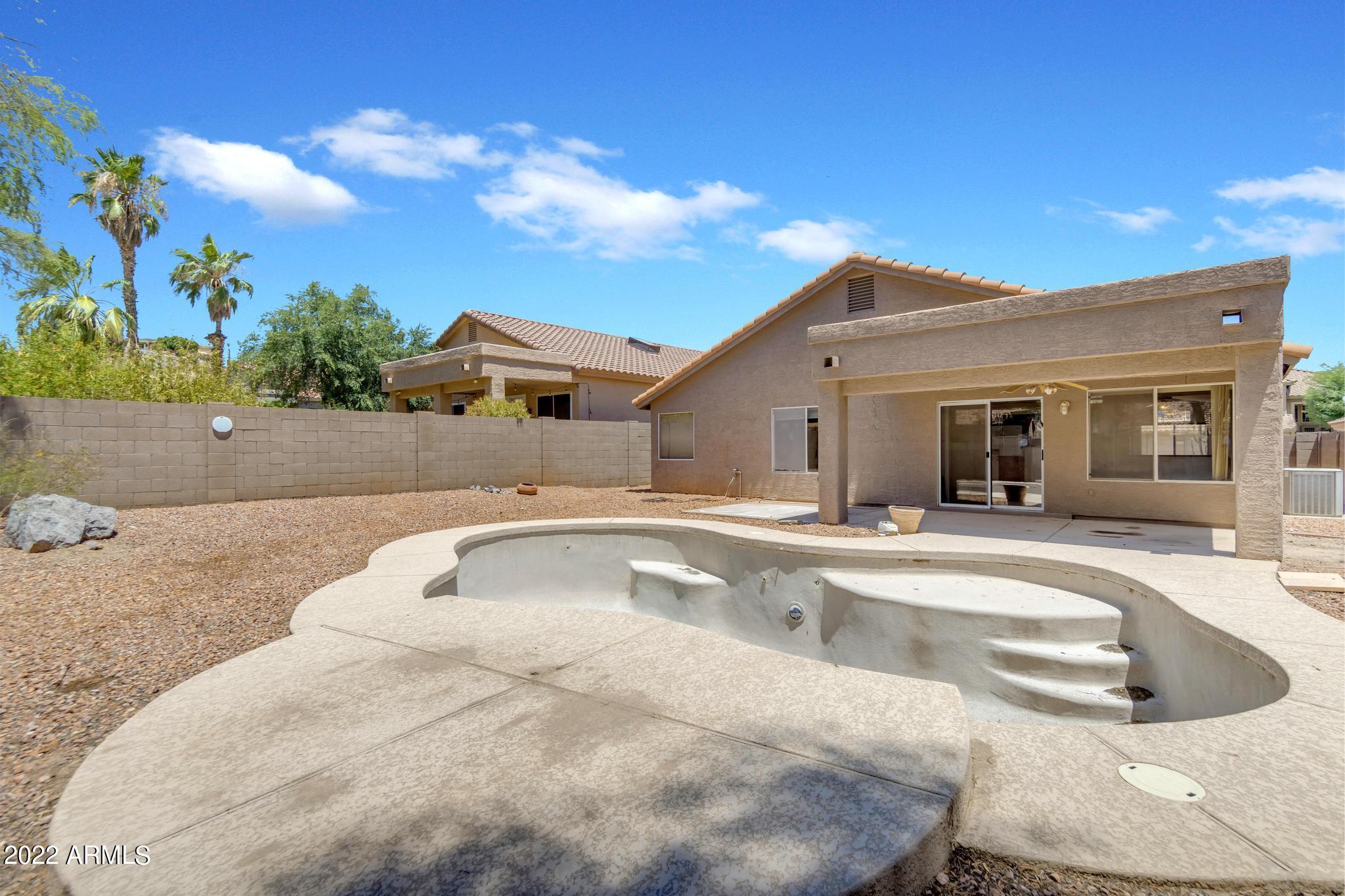1023 E AMBERWOOD Drive