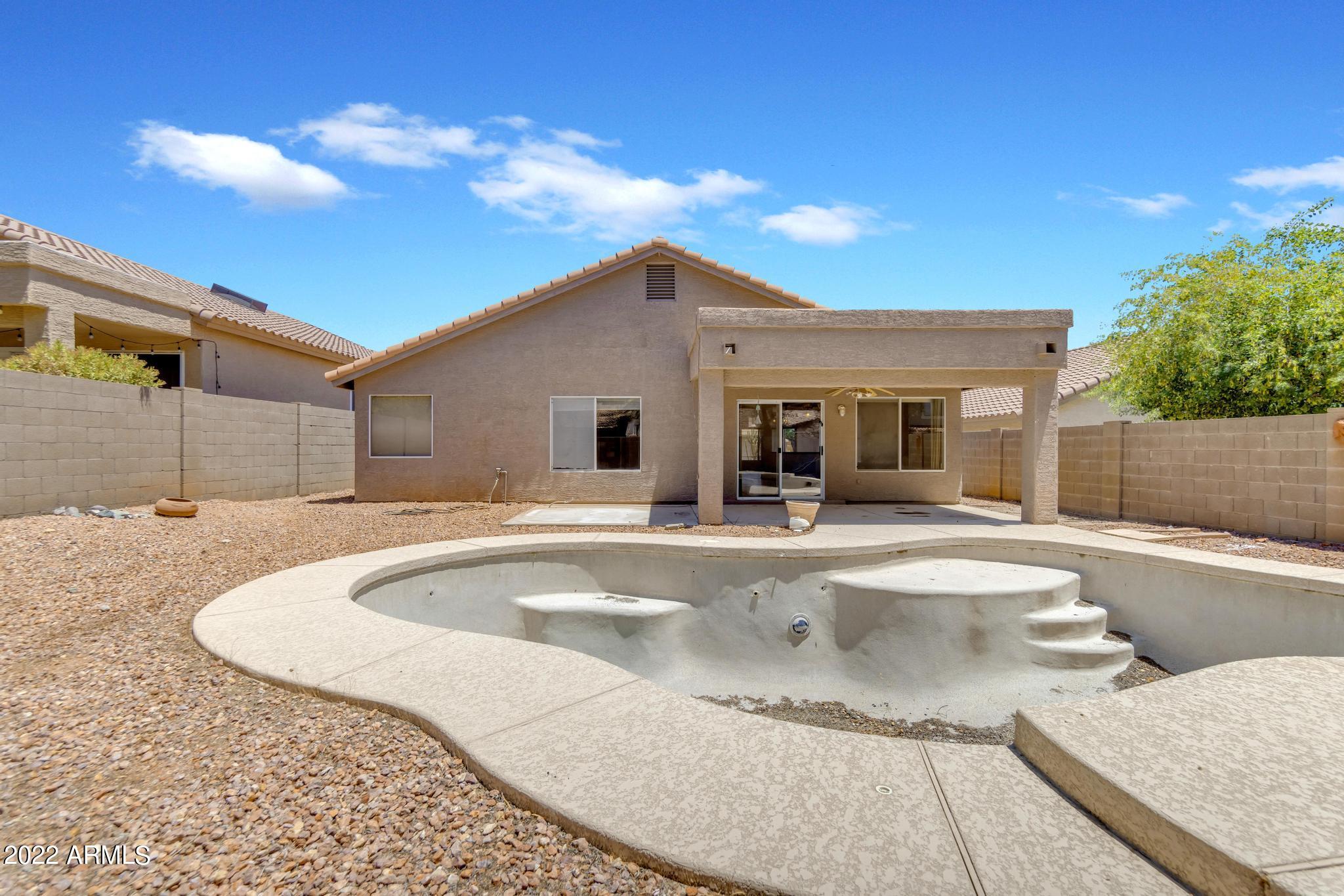 1023 E AMBERWOOD Drive