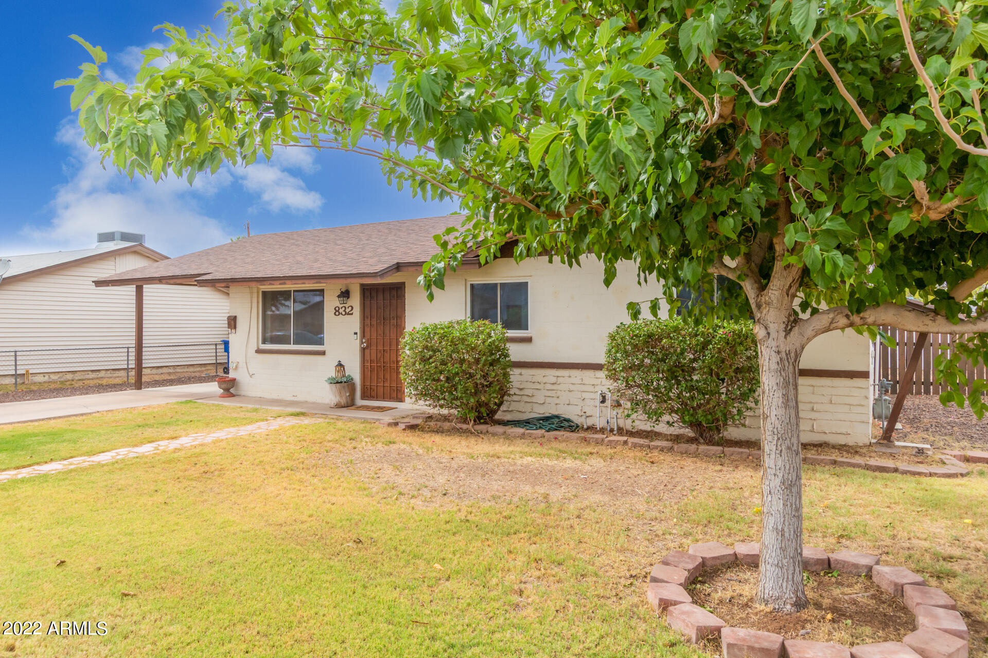 832 E DOLPHIN Avenue