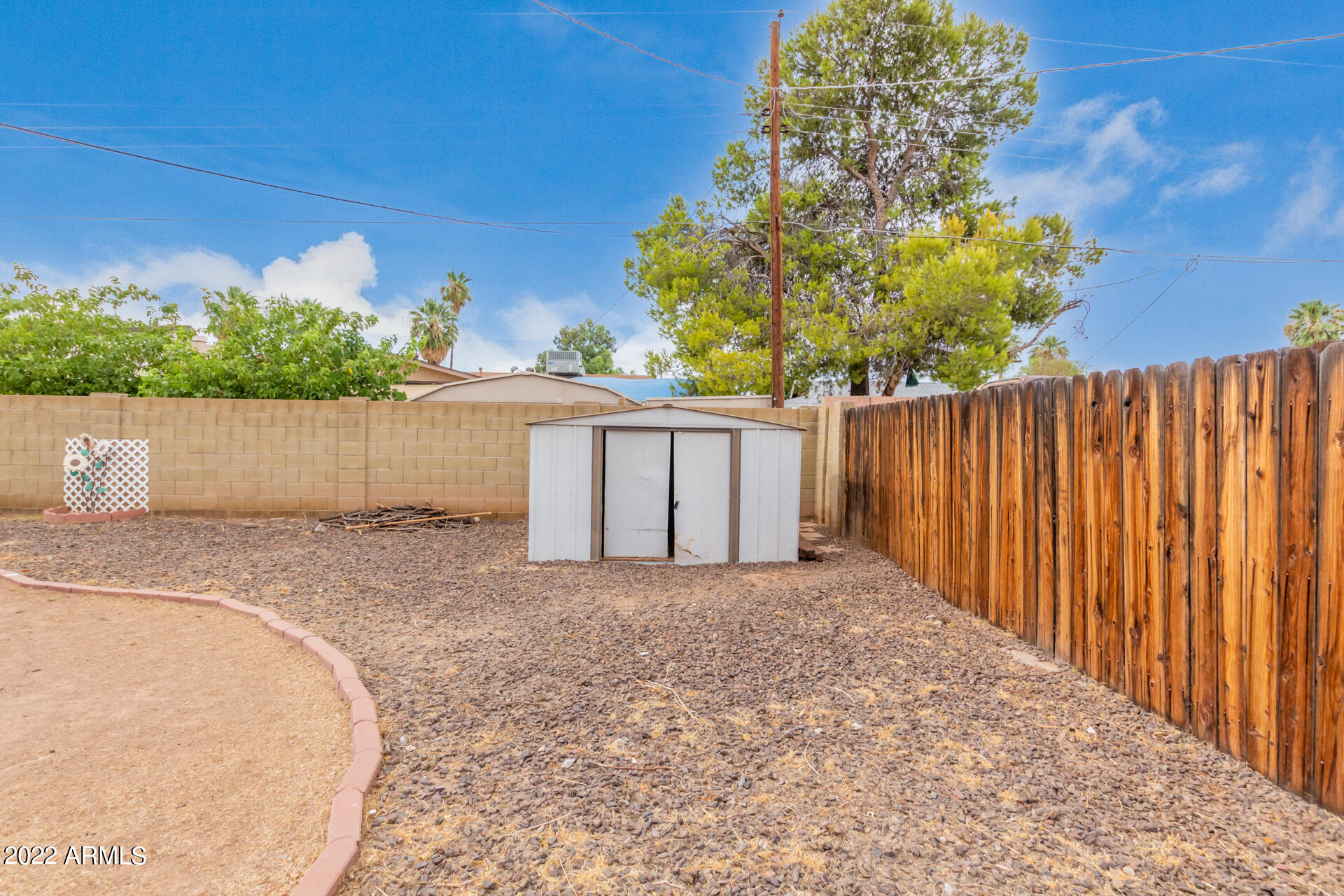 832 E DOLPHIN Avenue