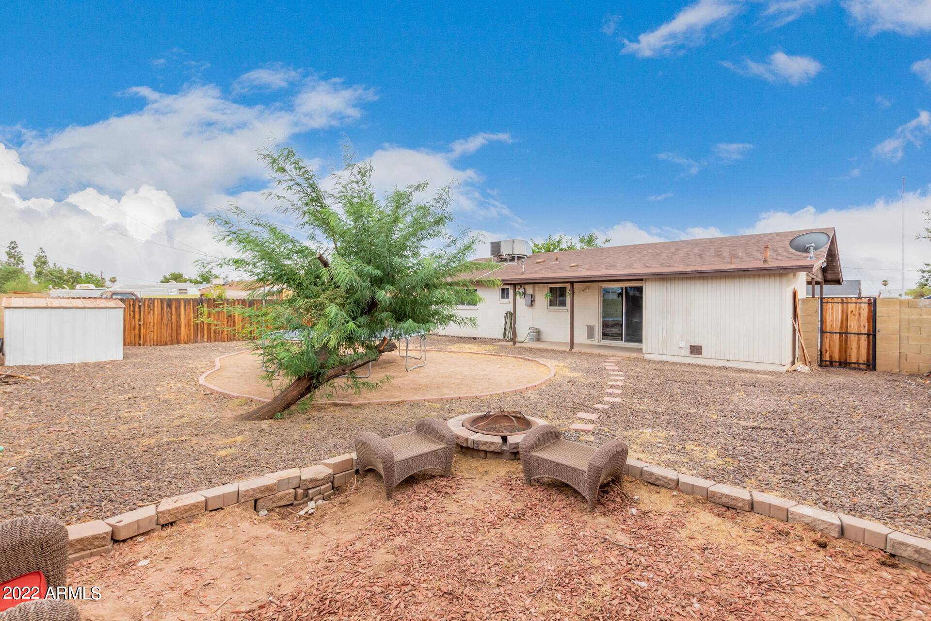 832 E DOLPHIN Avenue