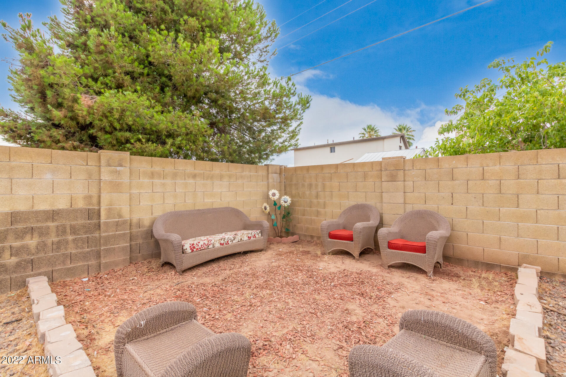 832 E DOLPHIN Avenue