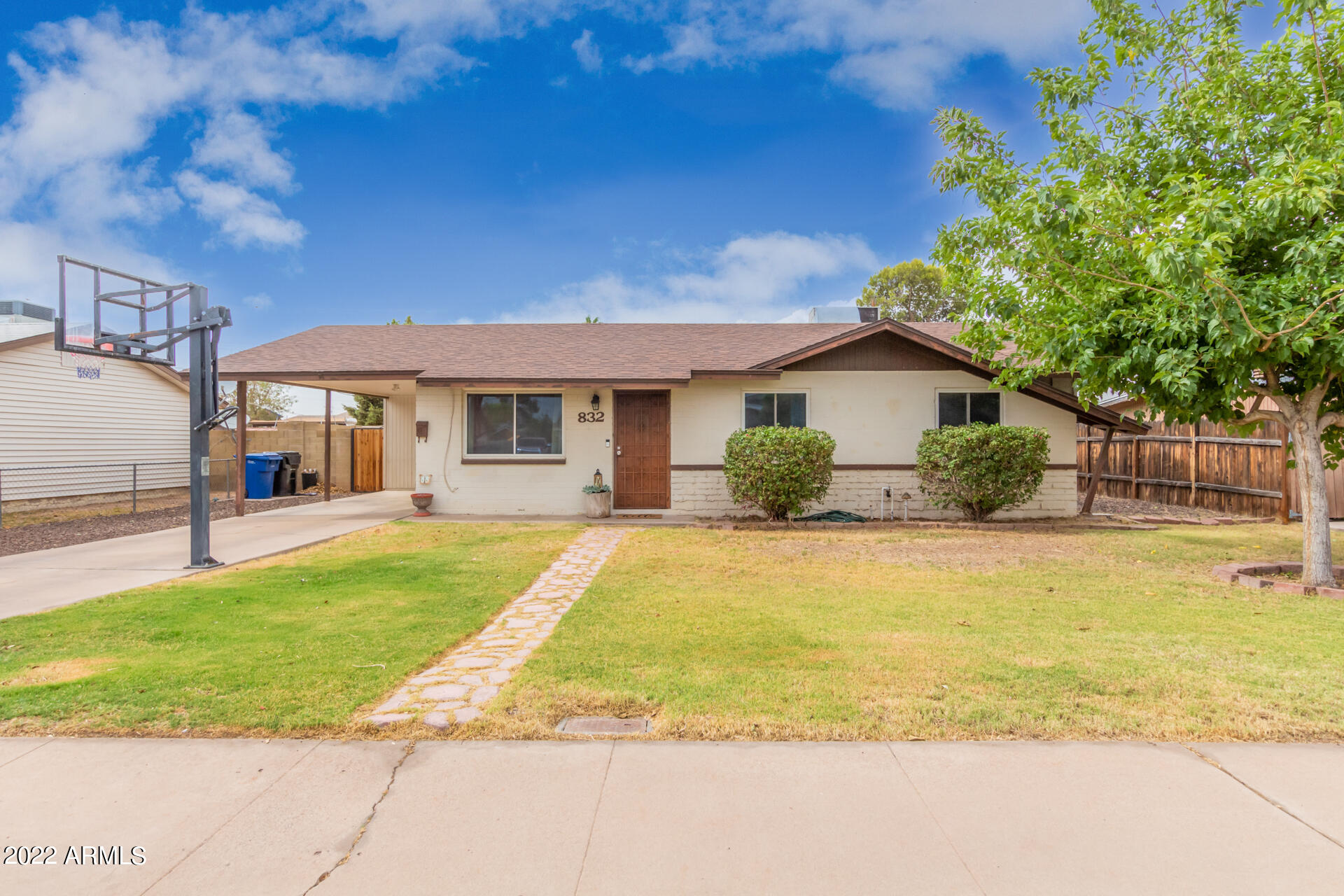 832 E DOLPHIN Avenue