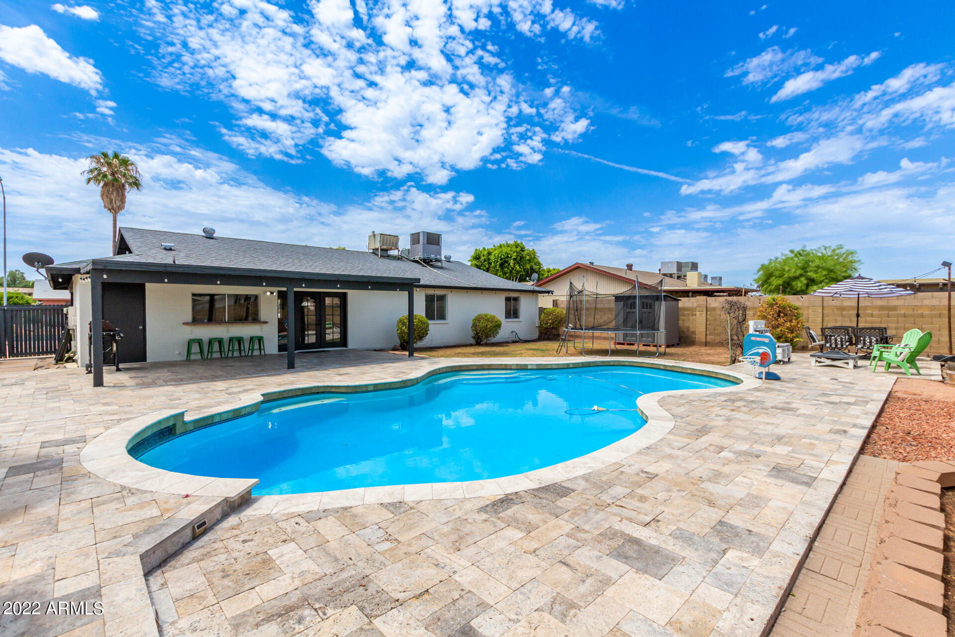 1126 E GLADE Circle
