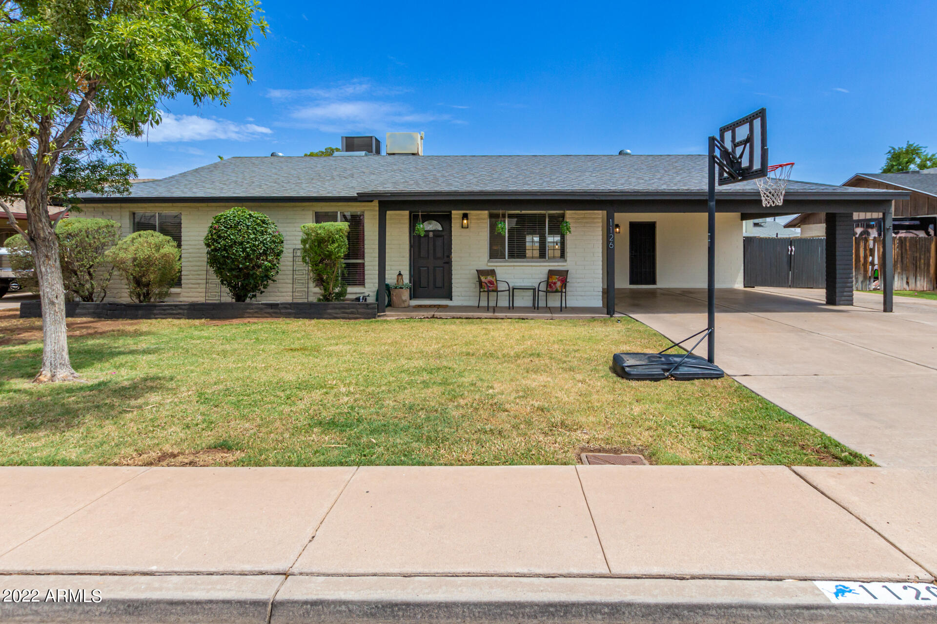 1126 E GLADE Circle