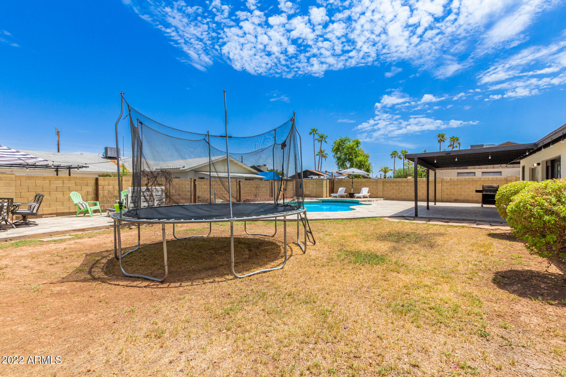 1126 E GLADE Circle