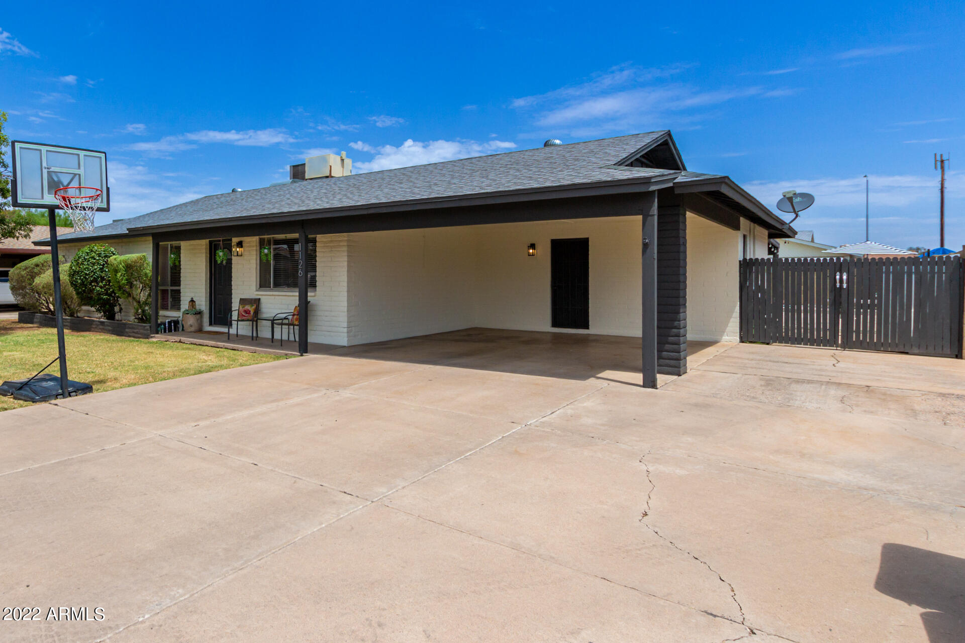 1126 E GLADE Circle