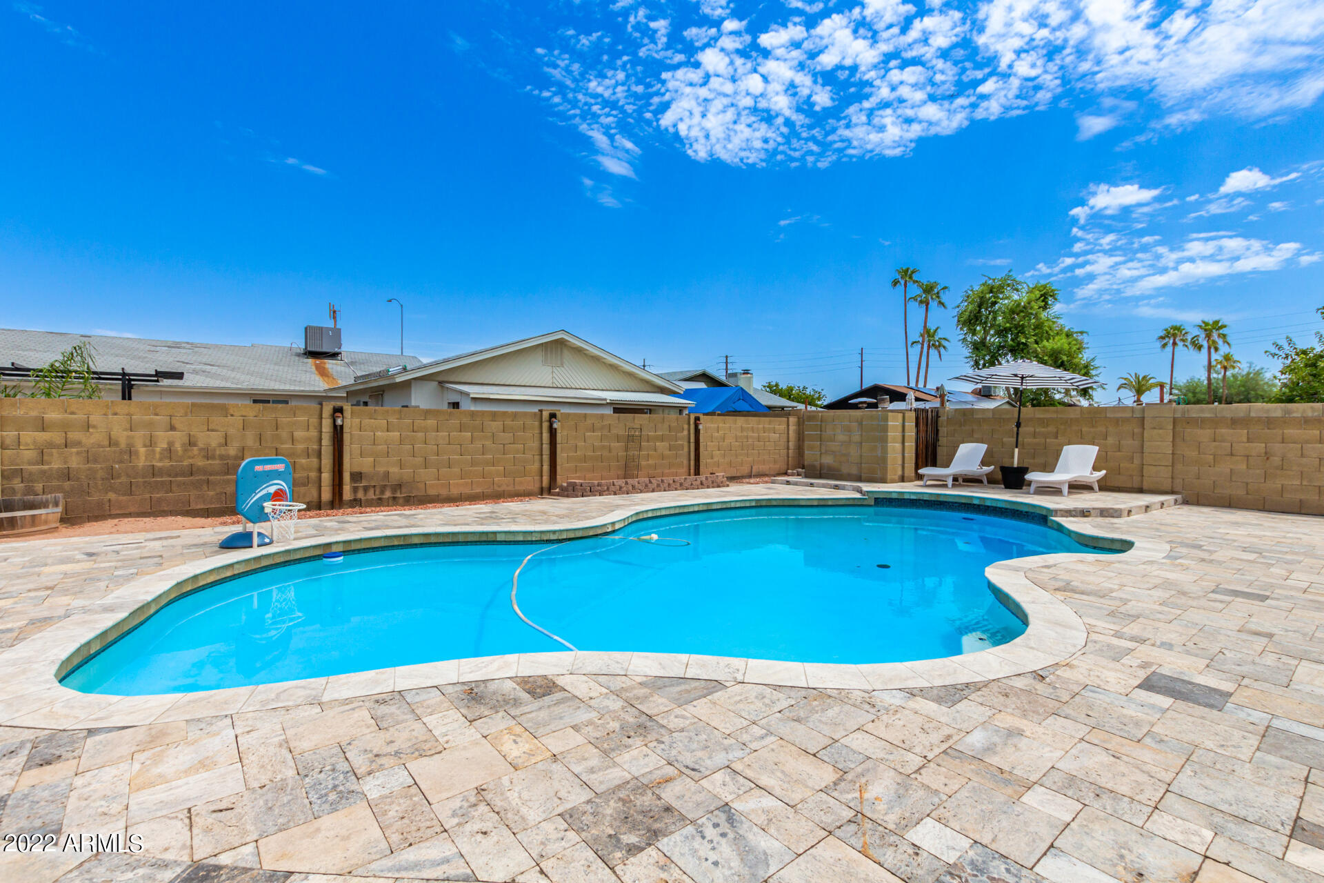 1126 E GLADE Circle