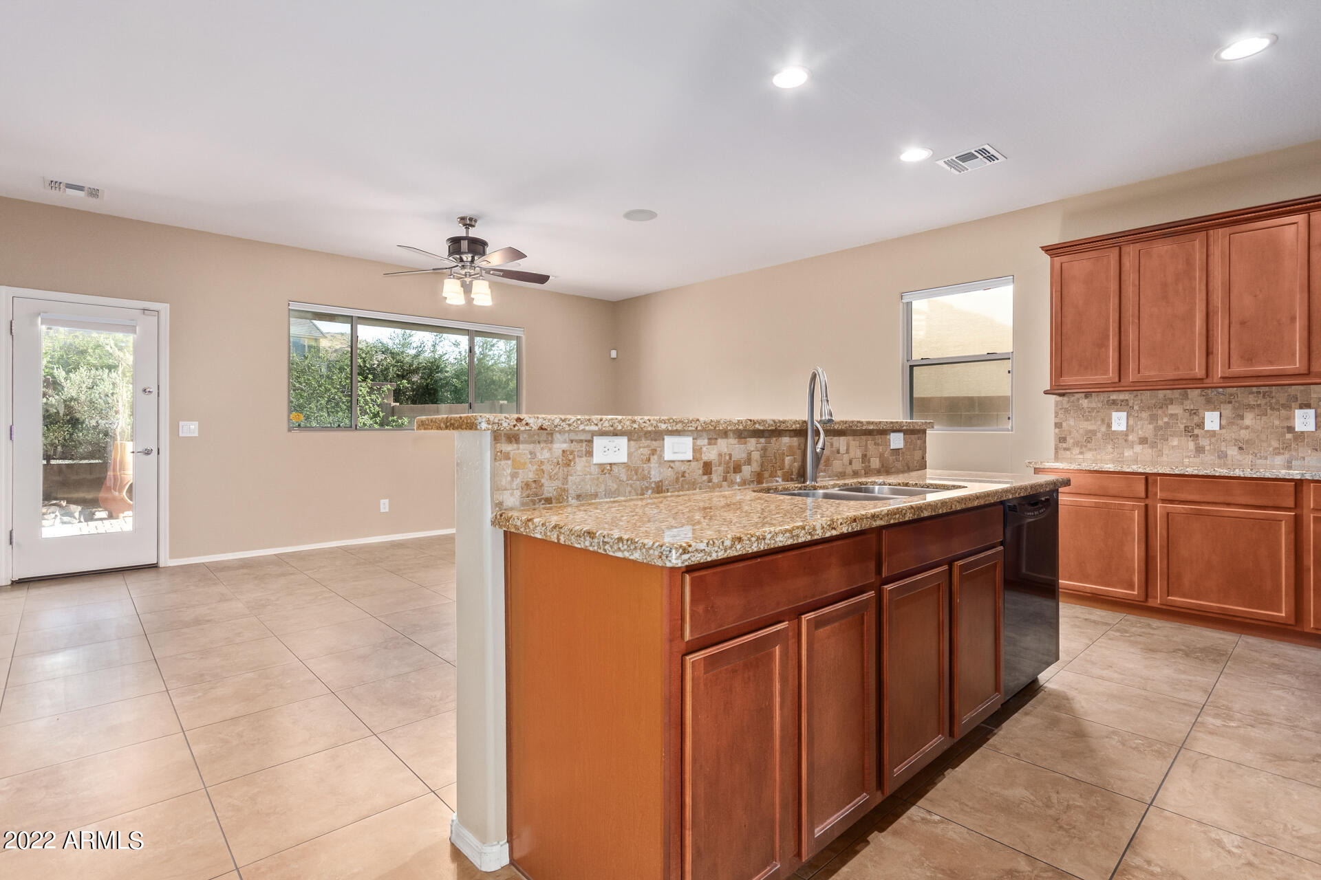 3915 E BRANHAM Lane